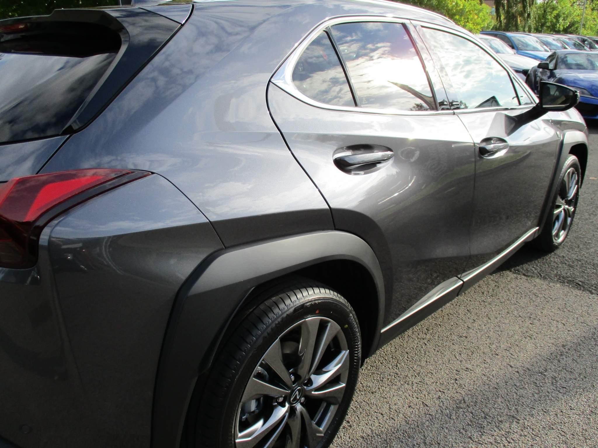 Lexus UX Image 36