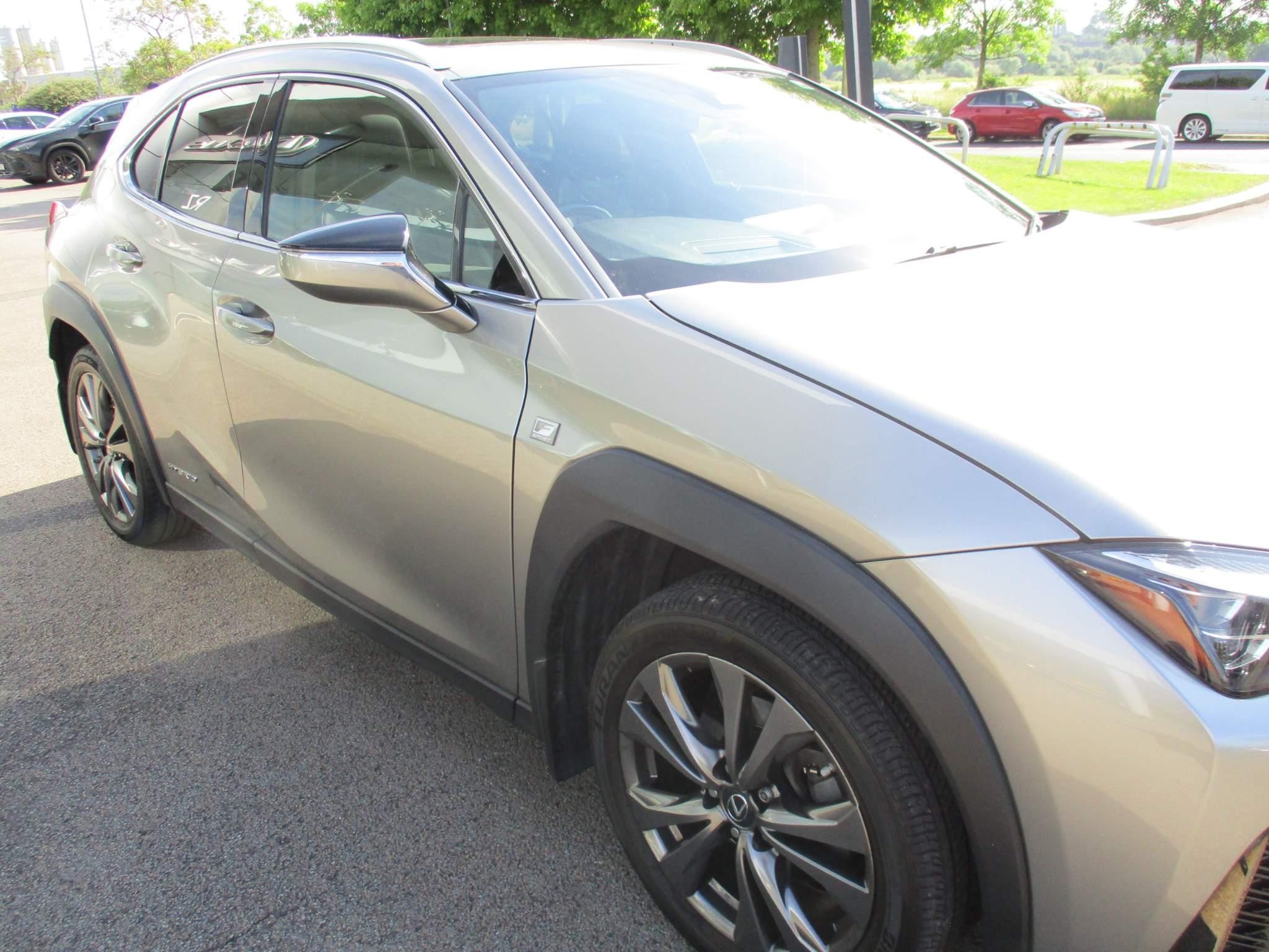 Lexus UX Self-Charging Hybrid Image 43