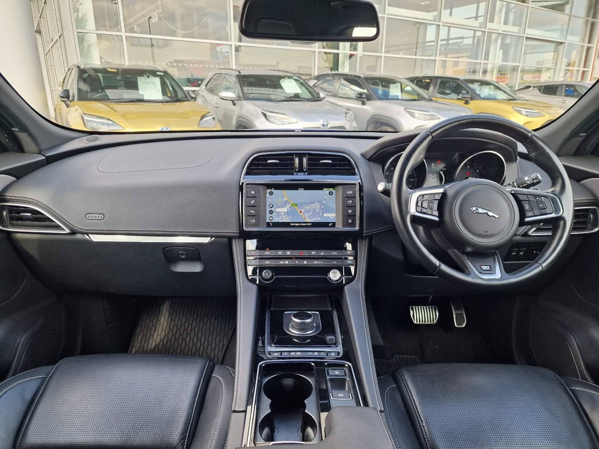 Jaguar F-Pace Image 5