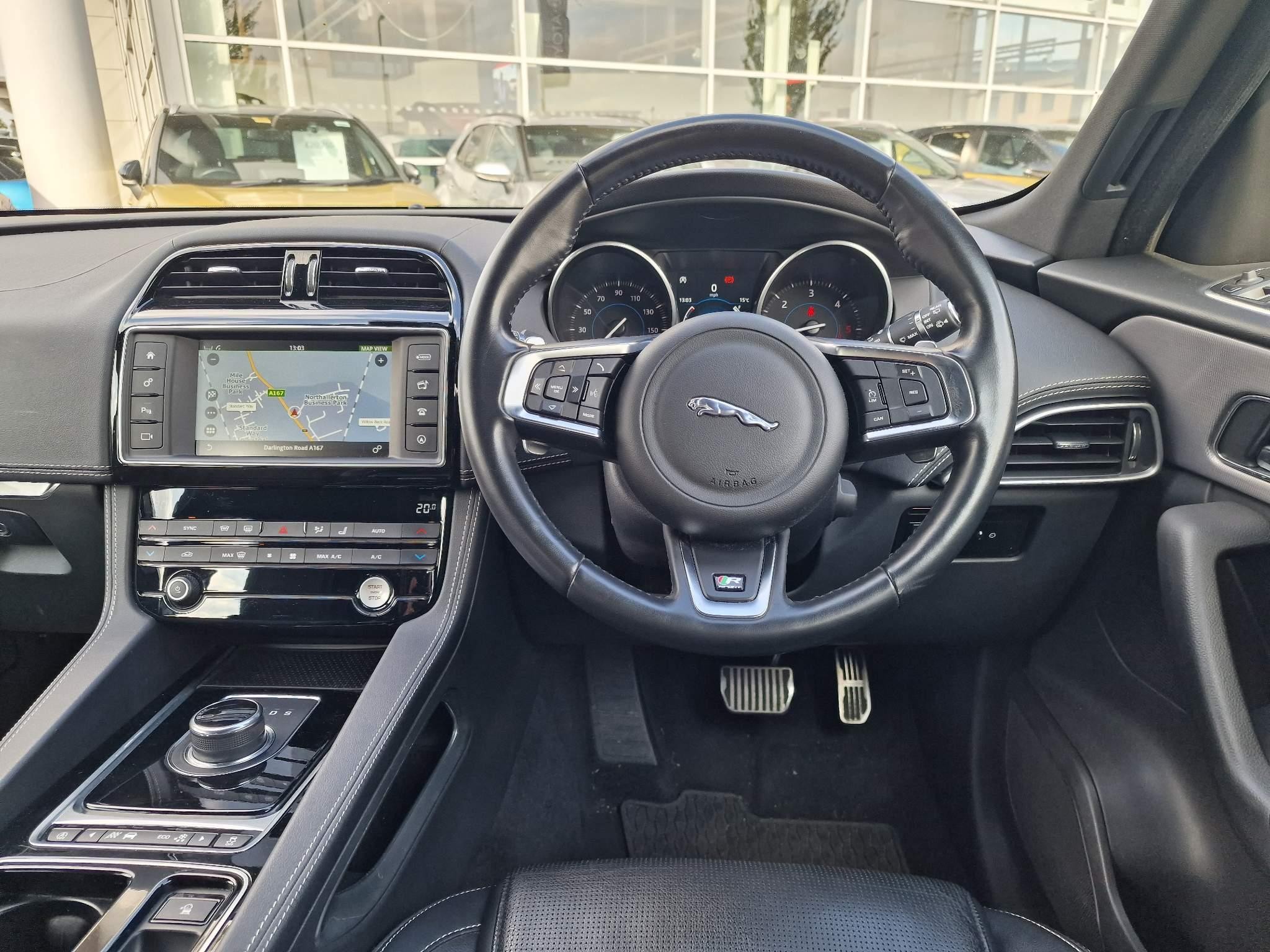 Jaguar F-Pace Image 6