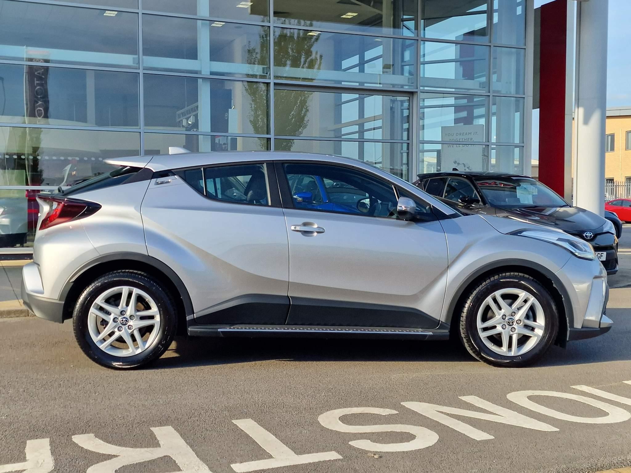 Toyota C-HR Image 18