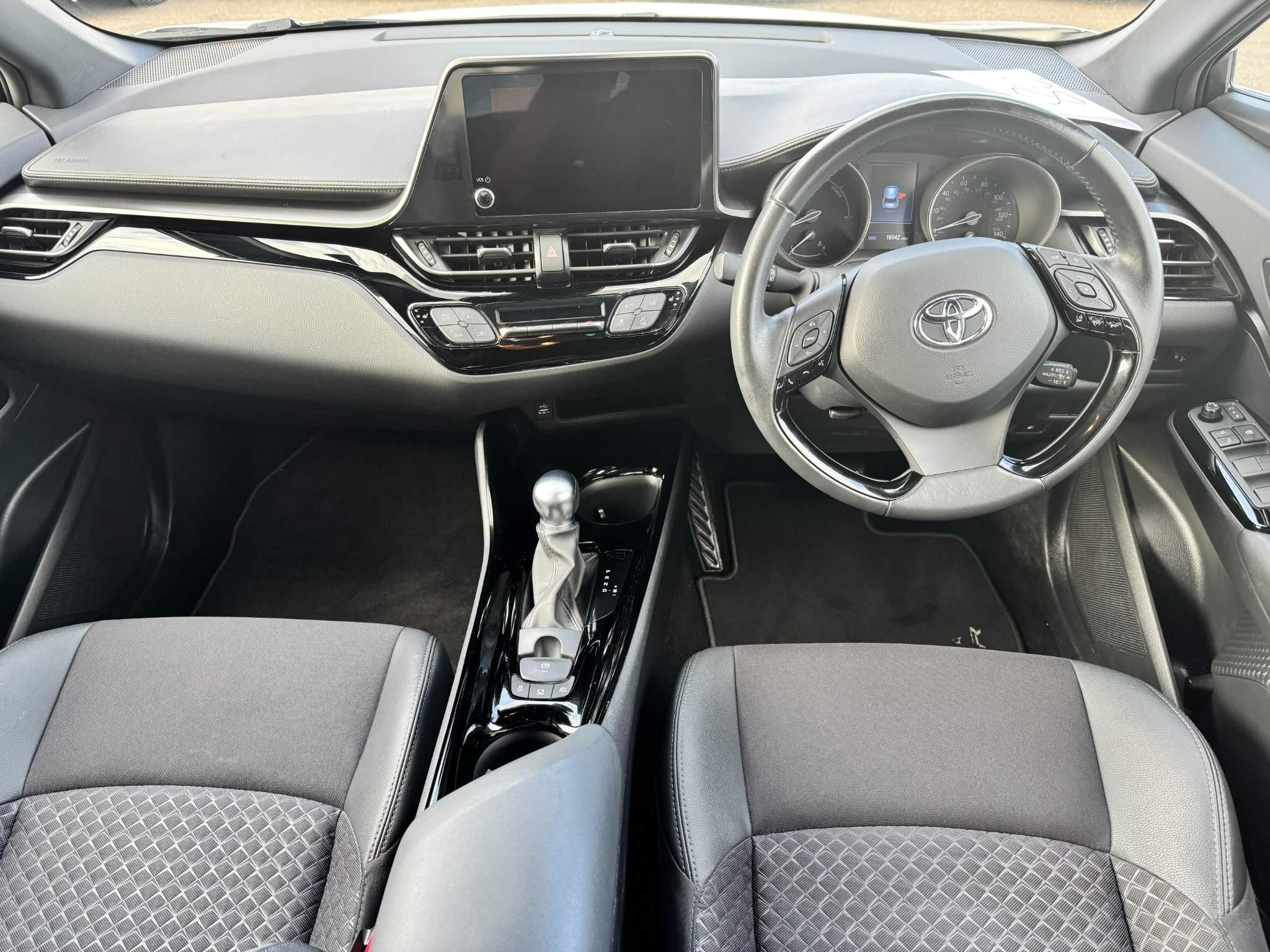 Toyota C-HR Image 17