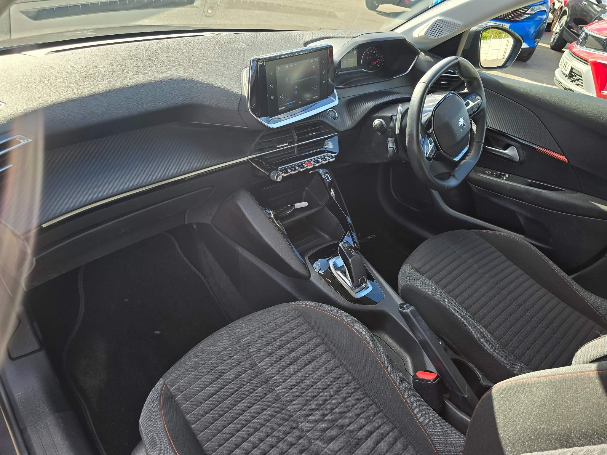 Peugeot 208 Image 13