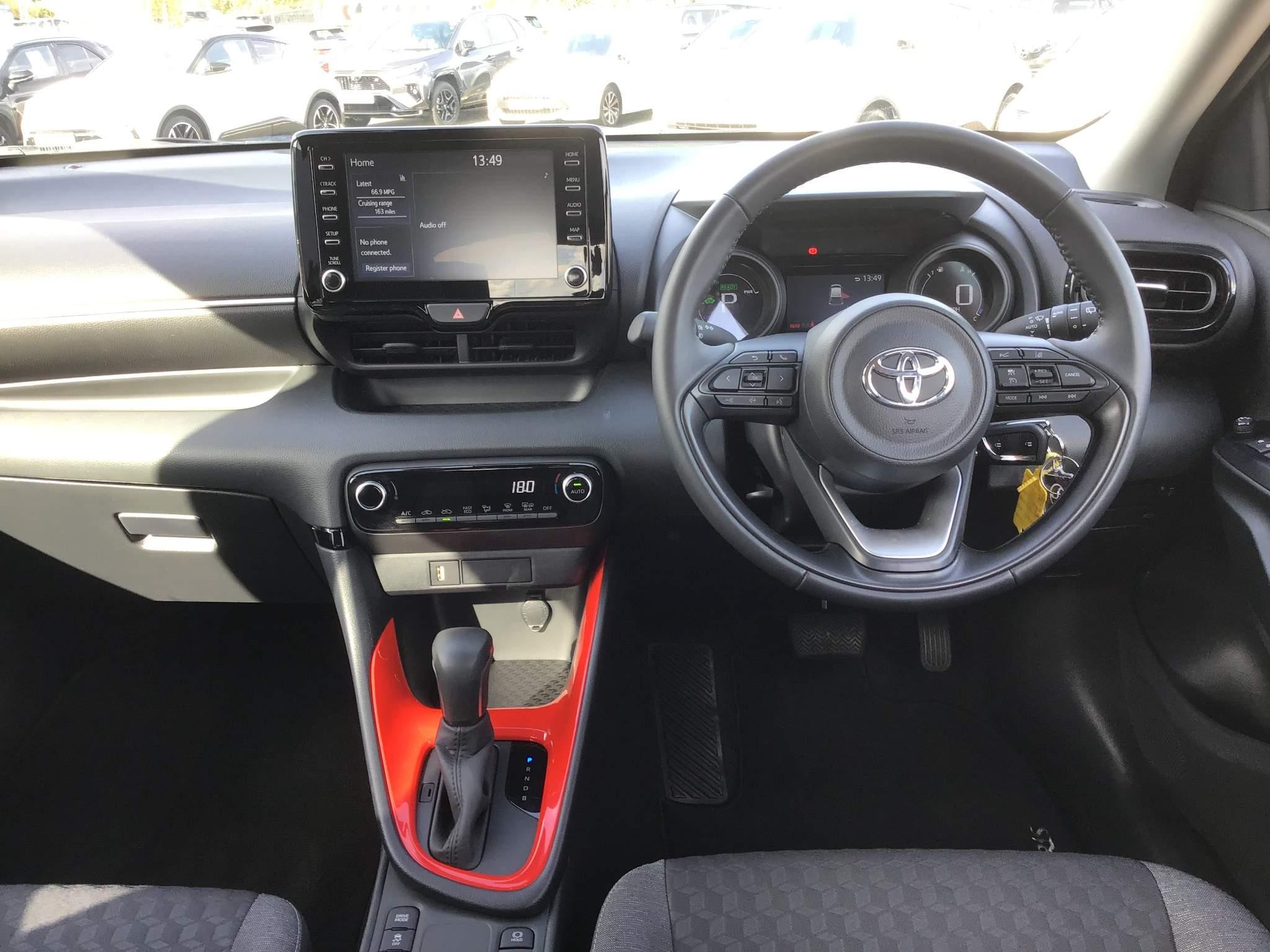 Toyota Yaris Image 14