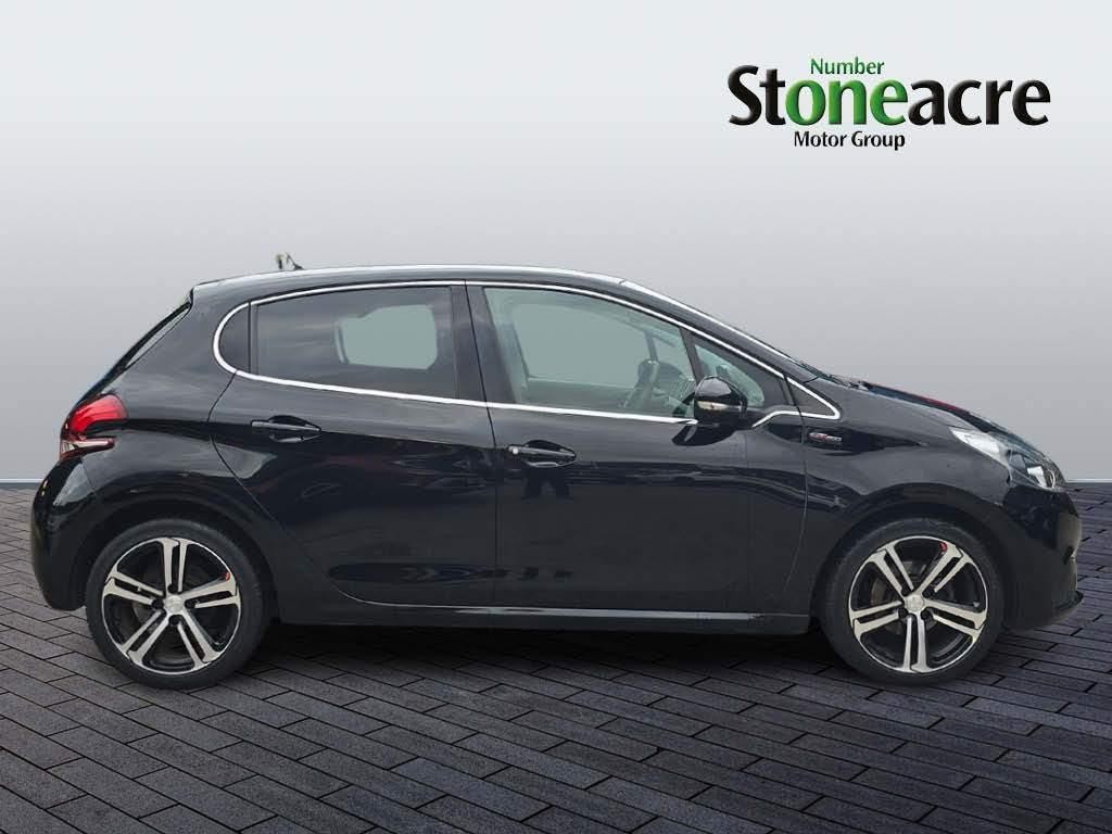 Peugeot 208 Image 2