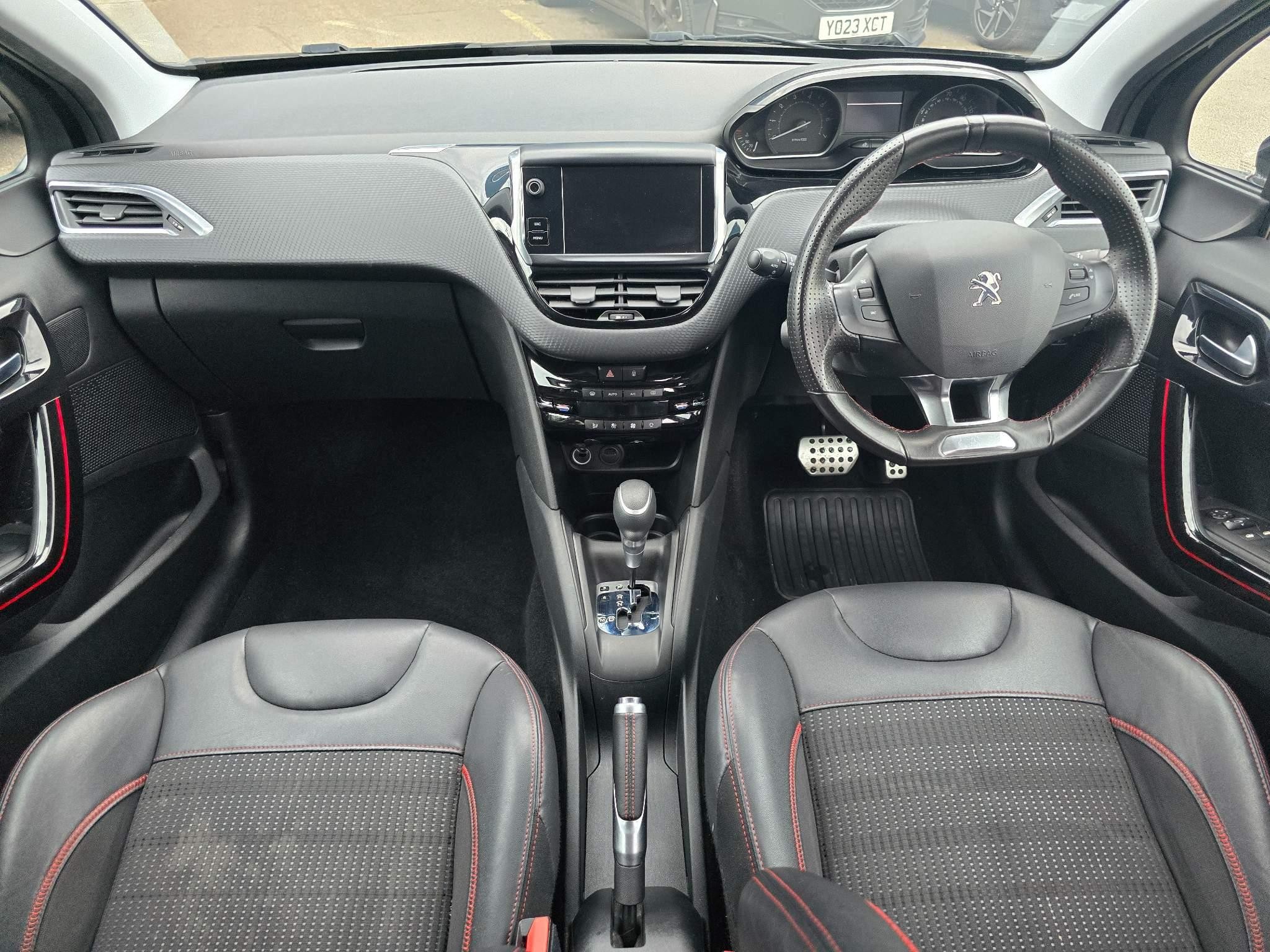 Peugeot 208 Image 13