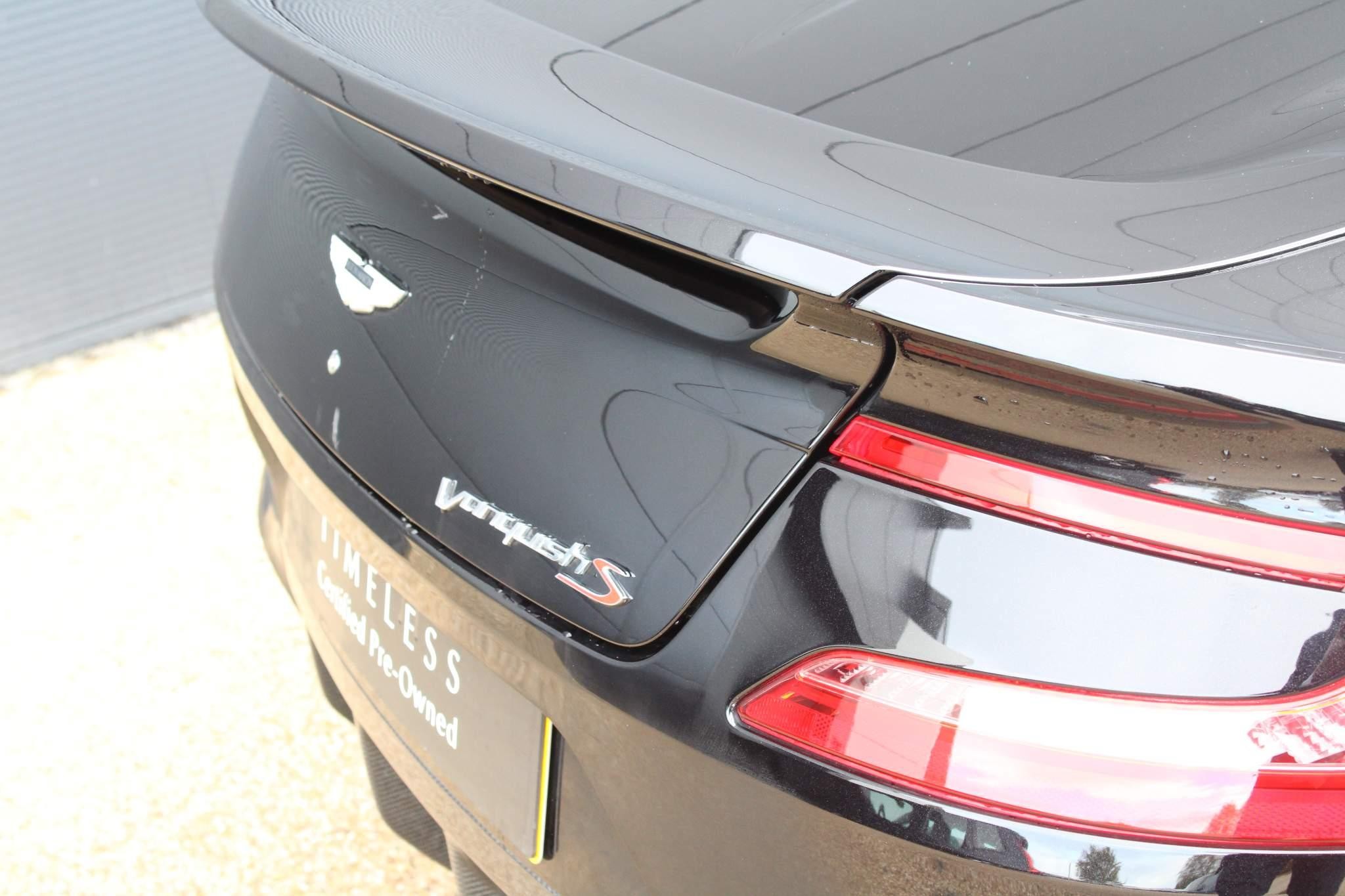 Aston Martin Vanquish Image 8