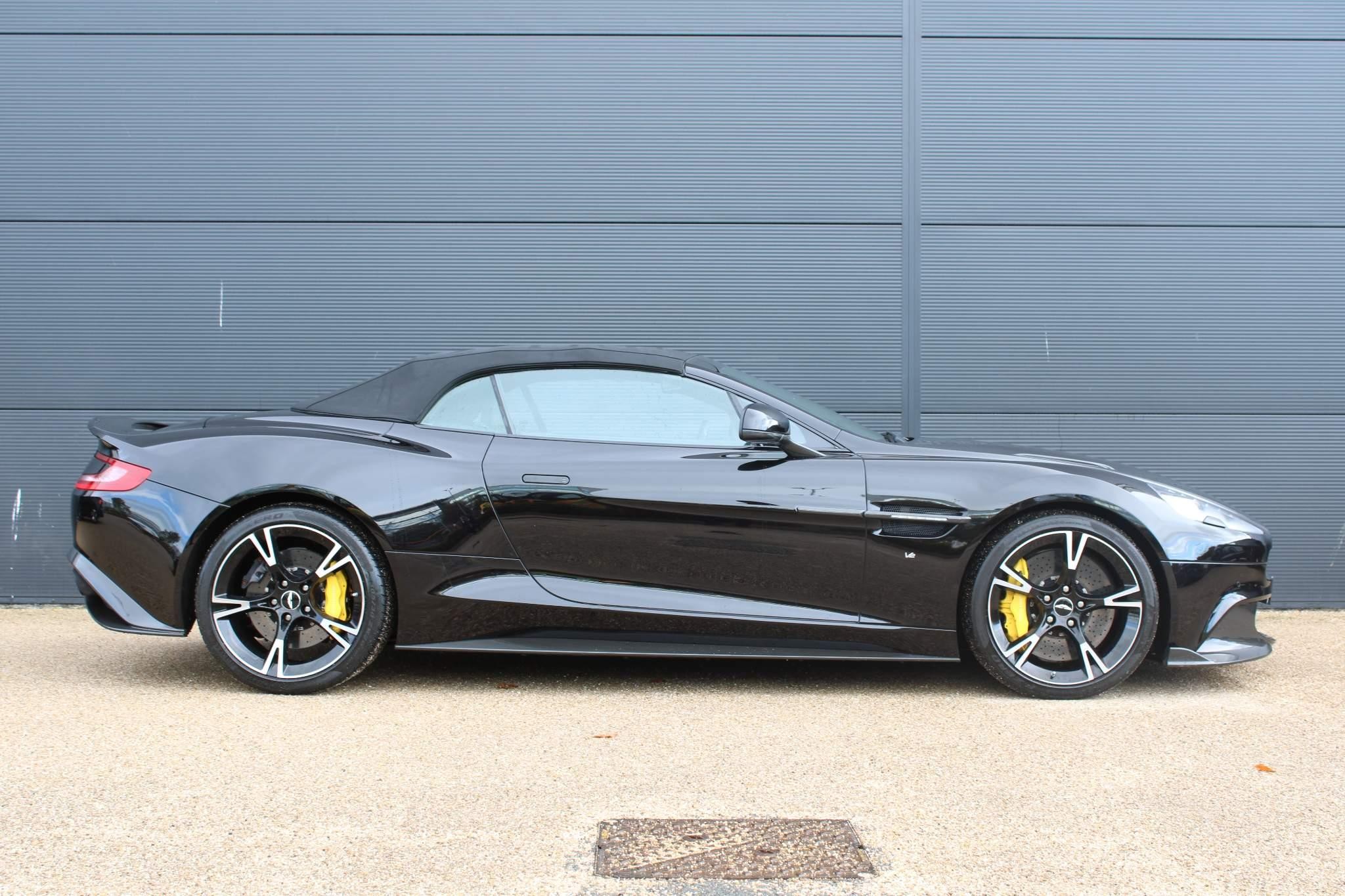 Aston Martin Vanquish Image 17