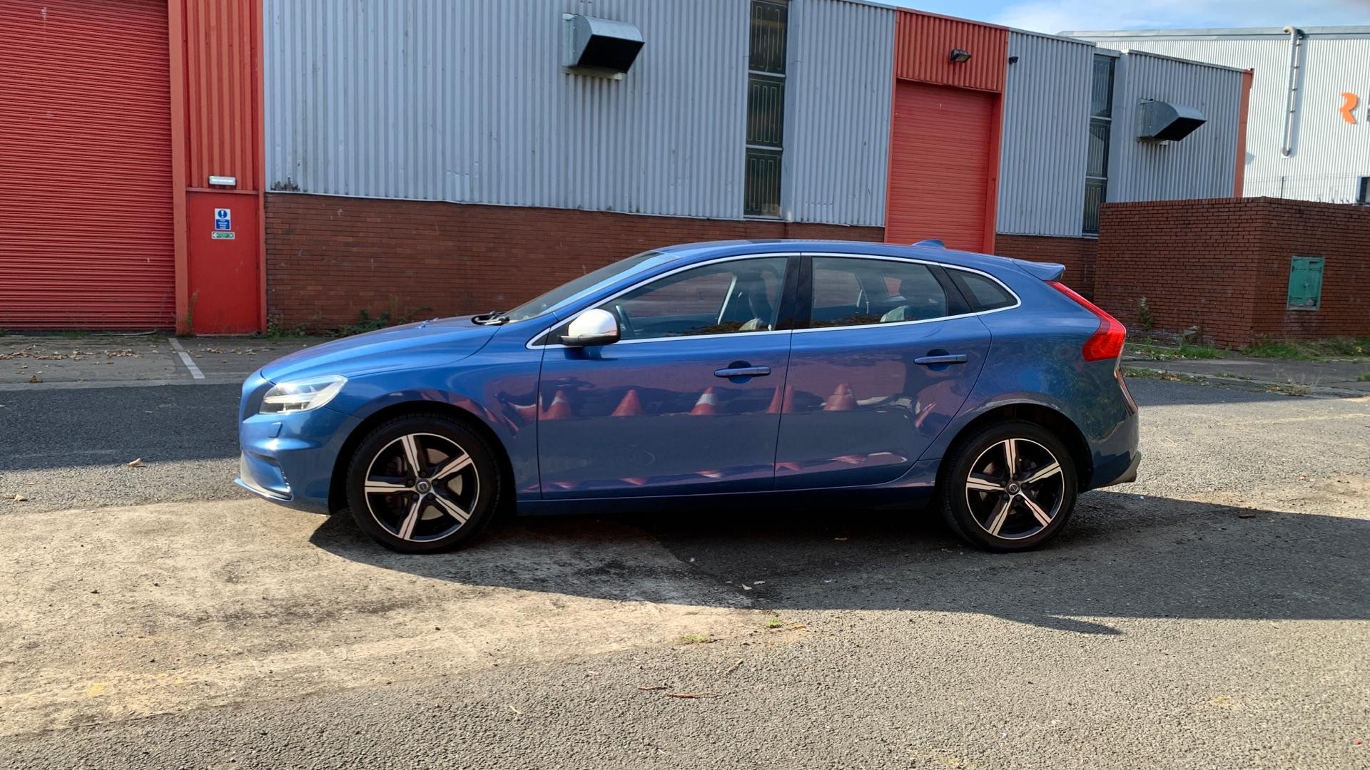 Volvo V40 Image 8