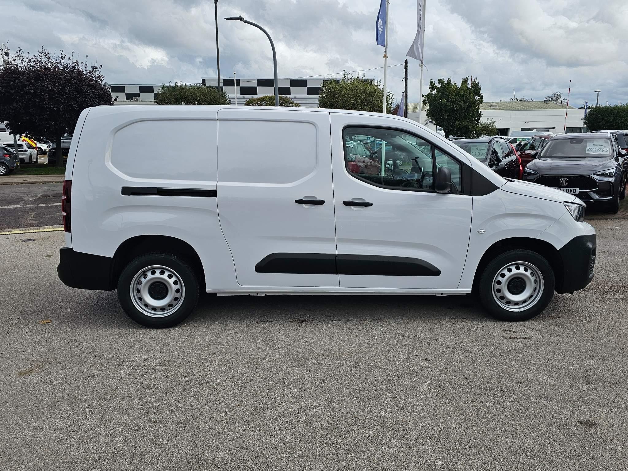 Peugeot Partner Image 2