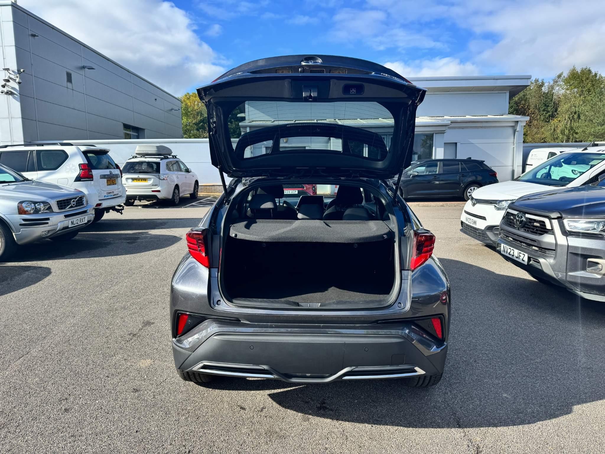 Toyota C-HR Image 12