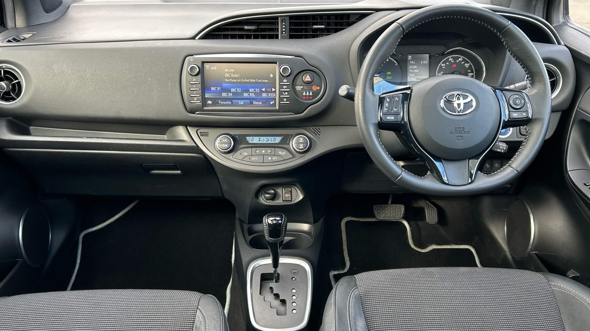 Toyota Yaris Image 11