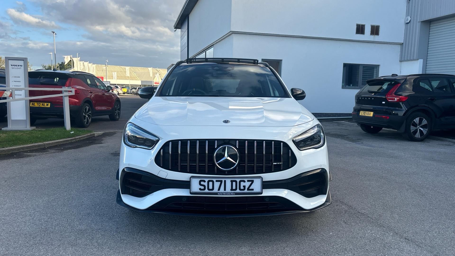 Mercedes-Benz GLA Image 12