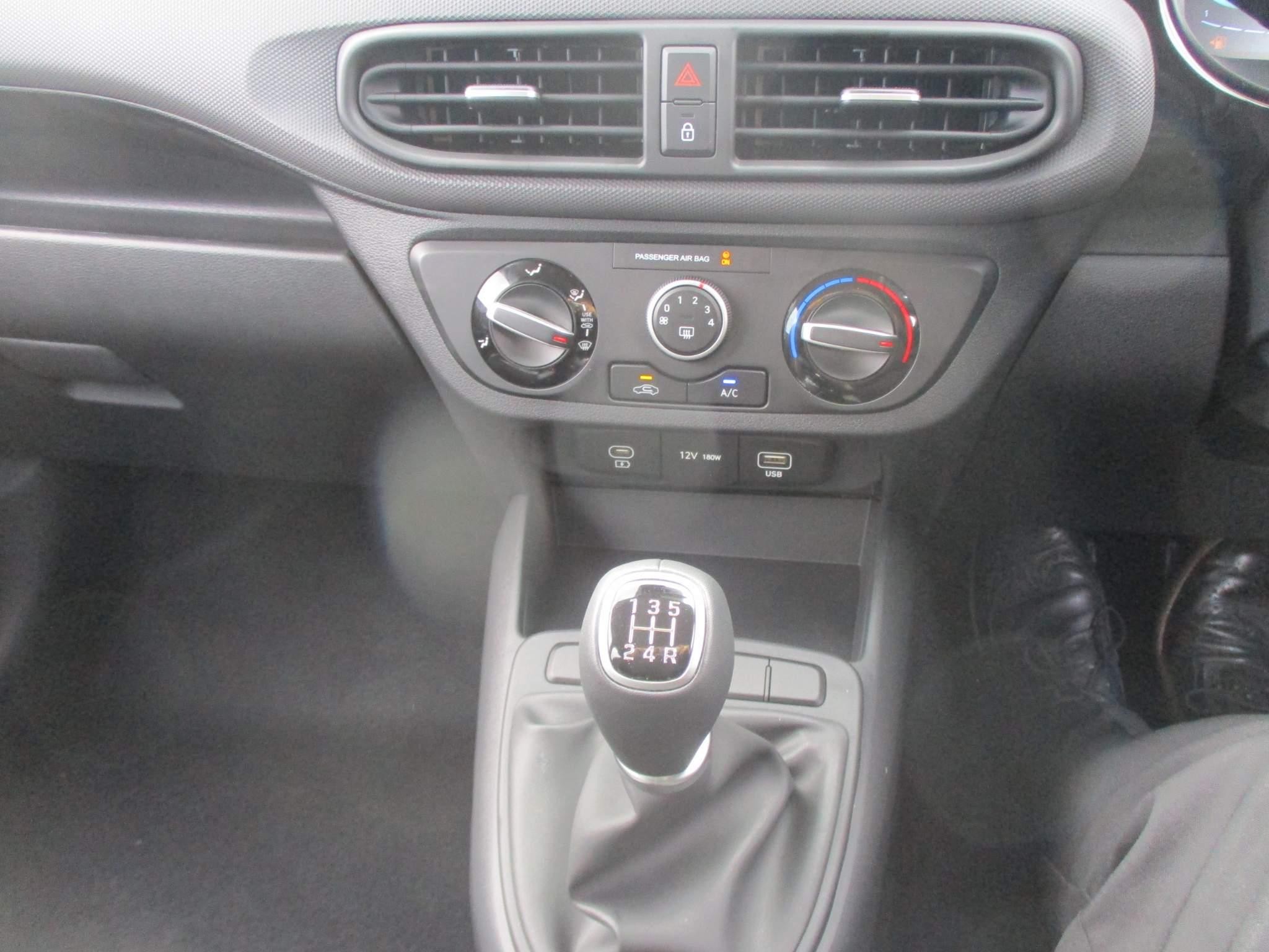 Hyundai i10 Image 16