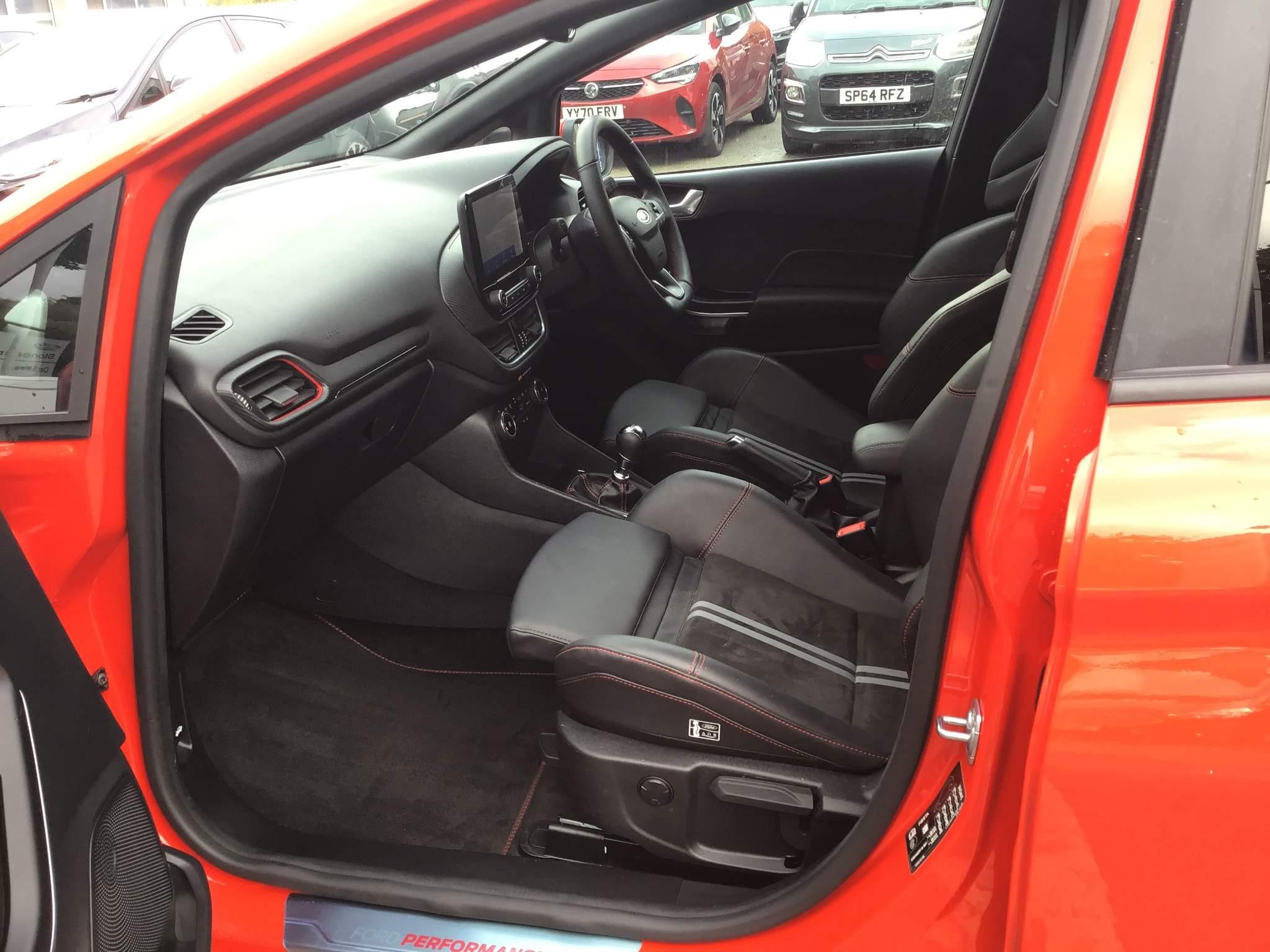 Ford Fiesta Image 16