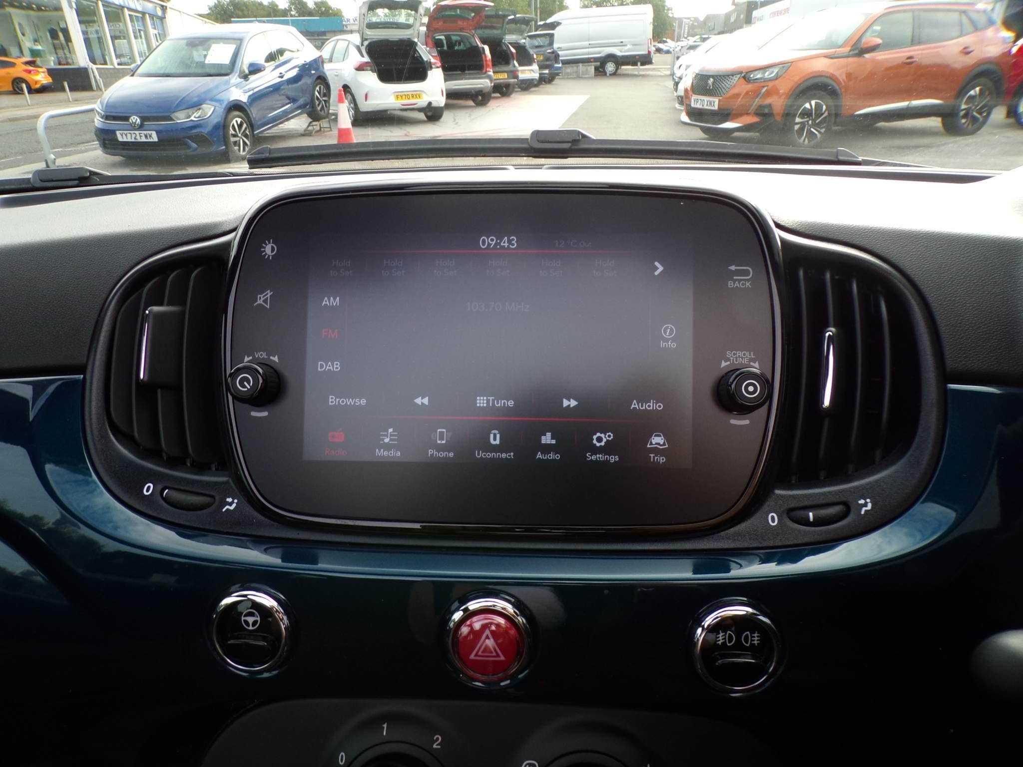 Fiat 500c Hybrid Image 18