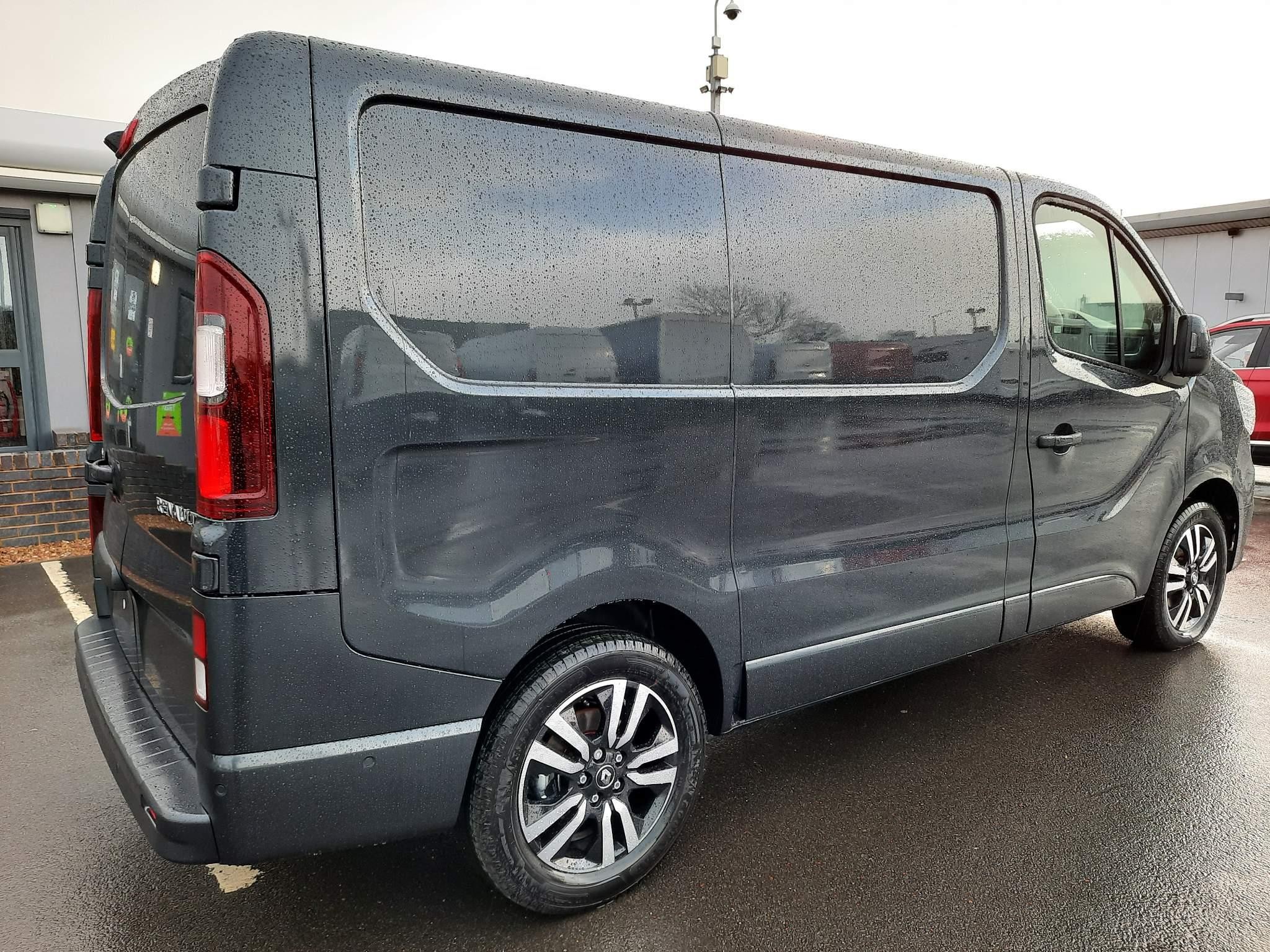 Renault Trafic Image 2