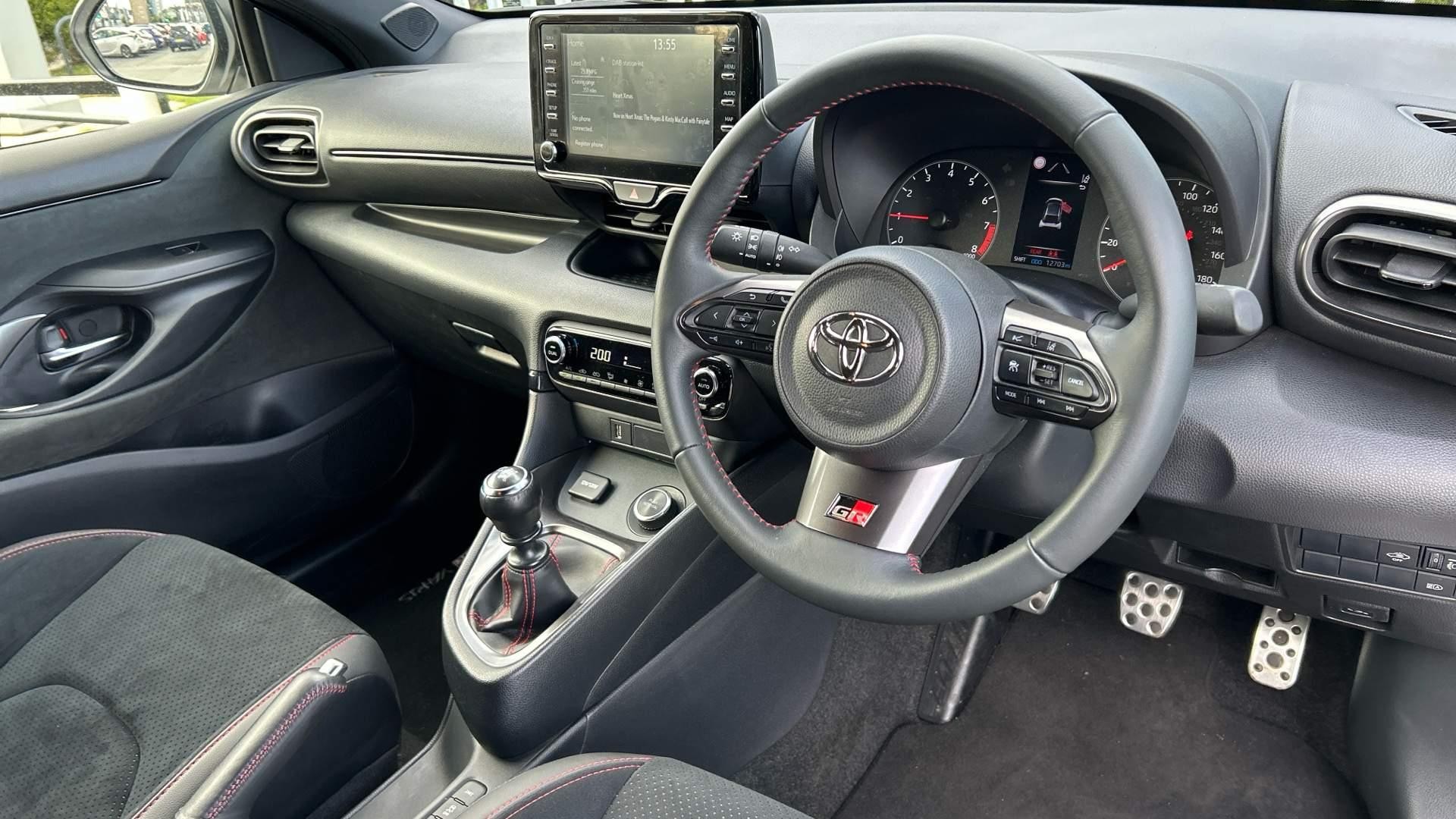 Toyota Yaris Image 12