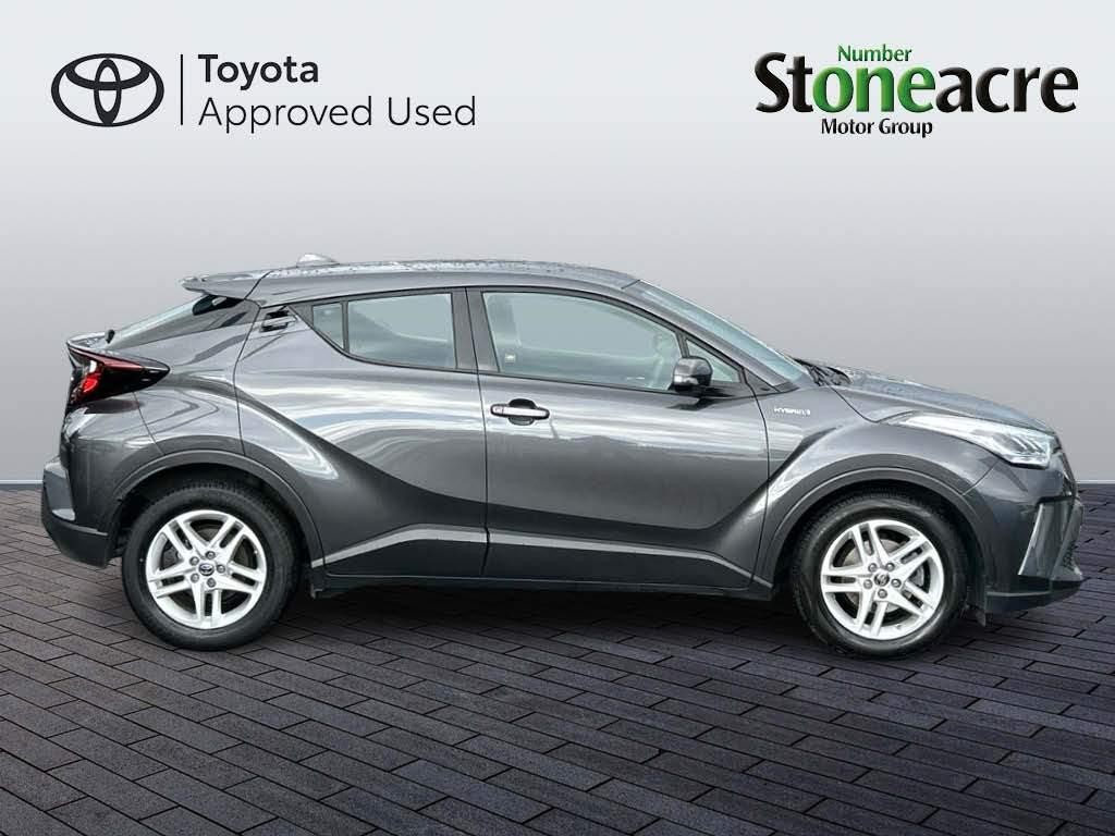 Toyota C-HR Image 2