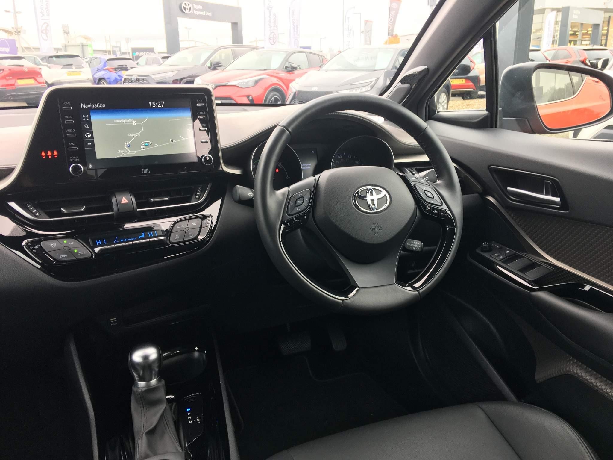 Toyota C-HR Image 14