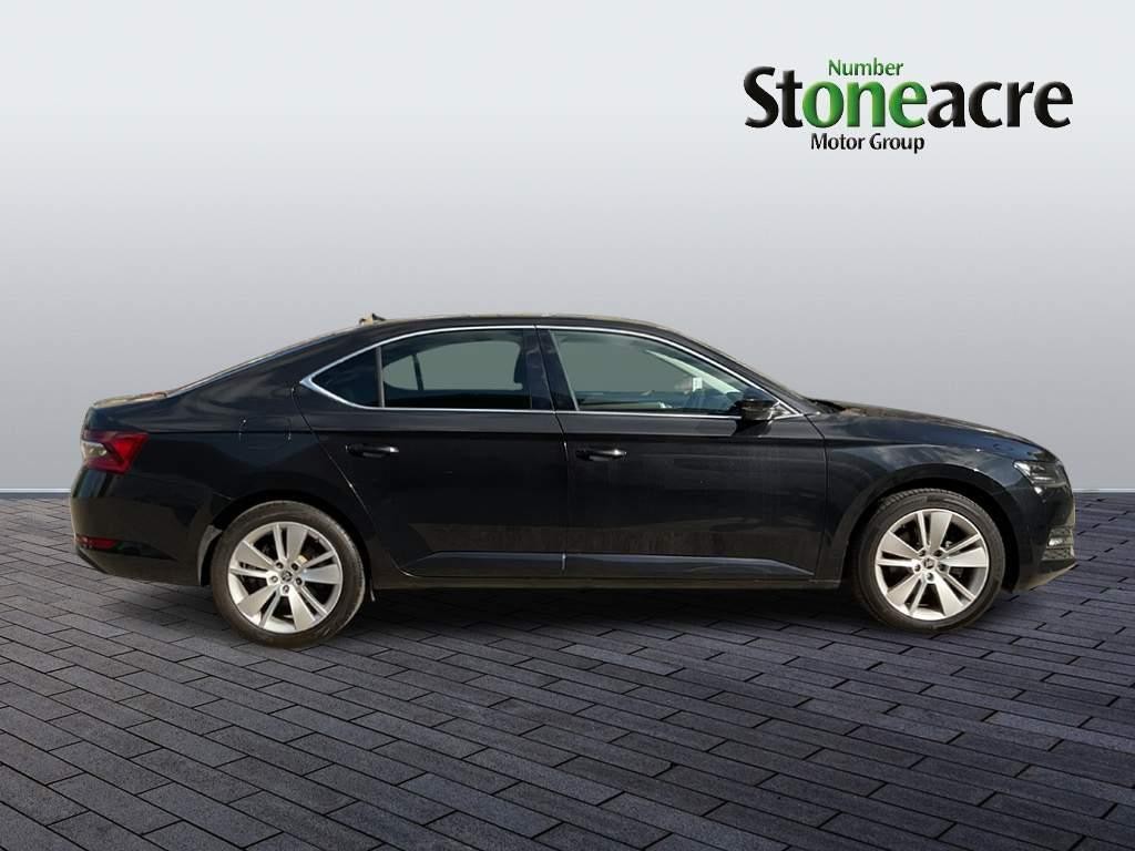 Skoda Superb Image 2