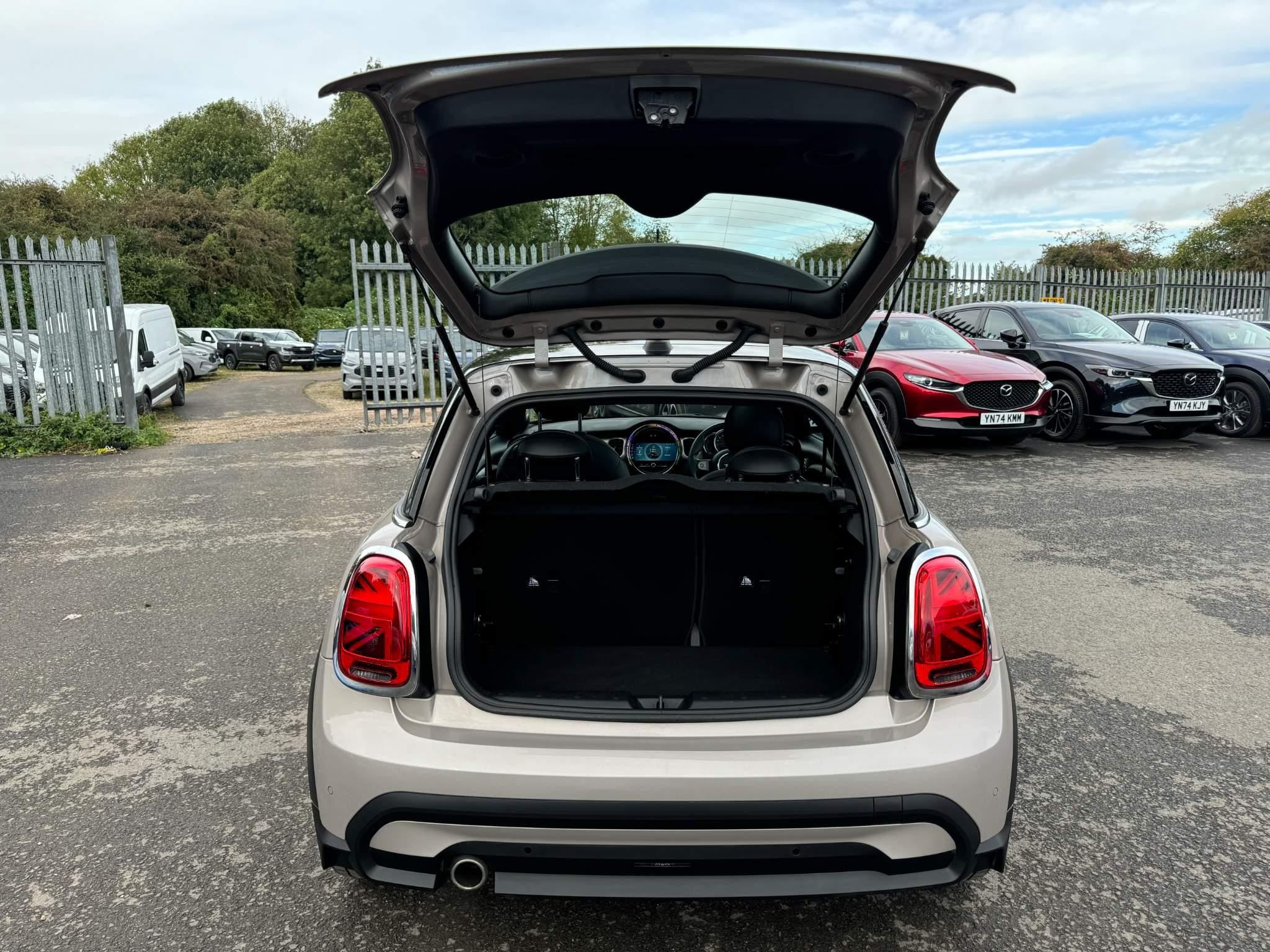 MINI Hatch Image 29