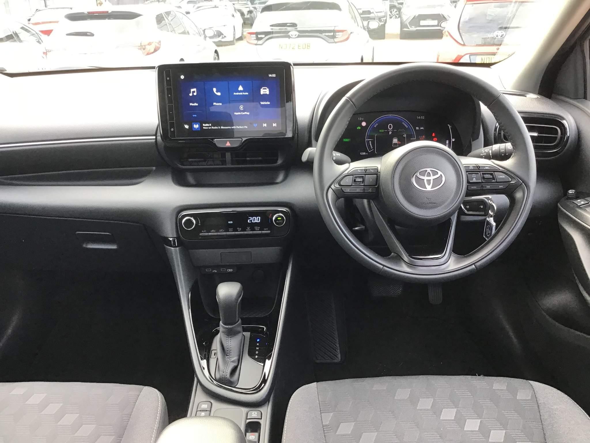 Toyota Yaris Image 14