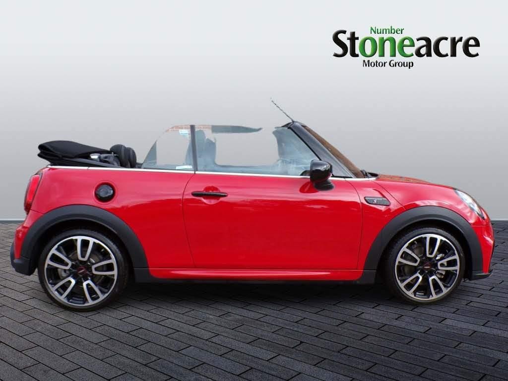 MINI Convertible Image 2