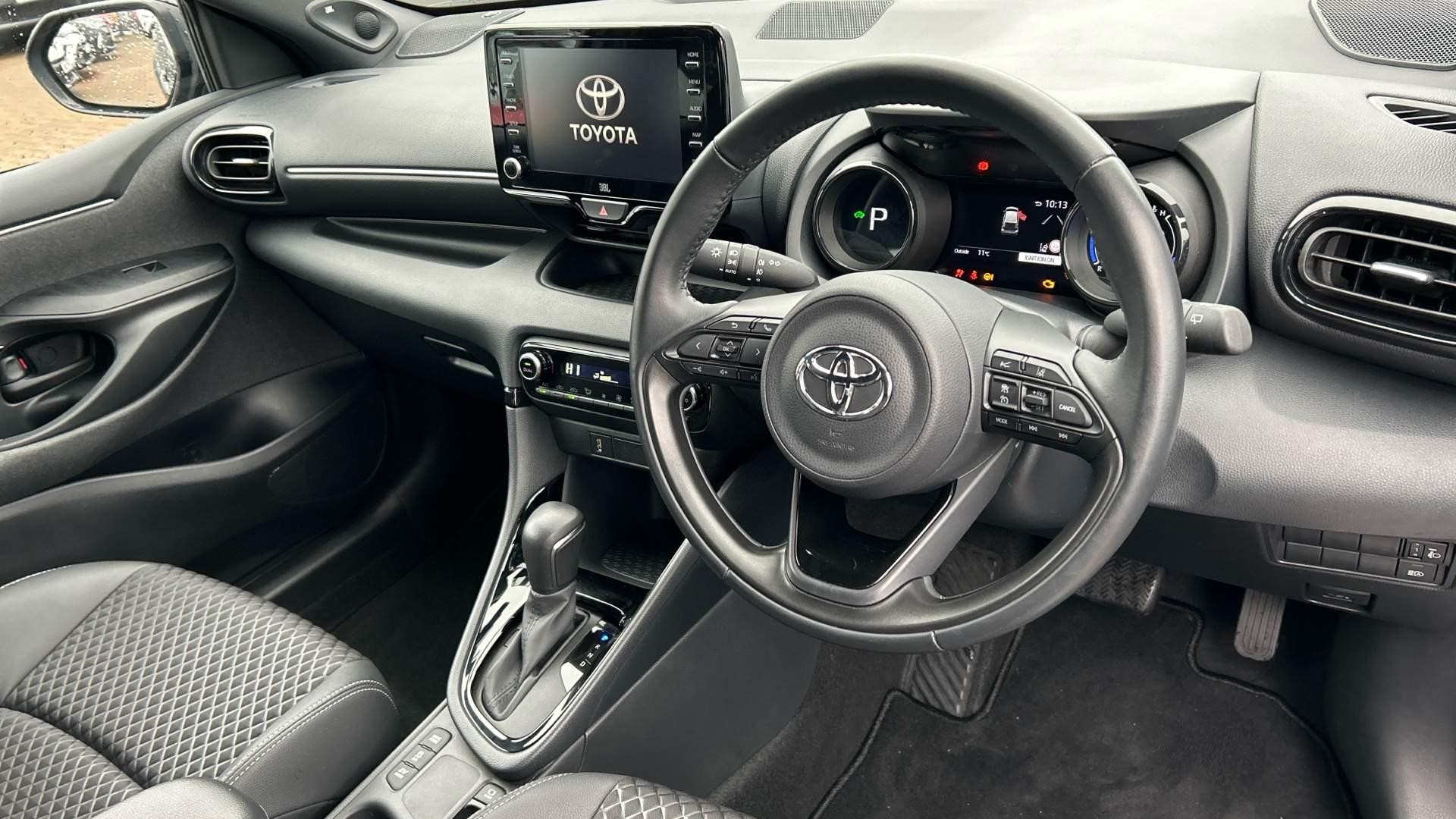 Toyota Yaris Image 12