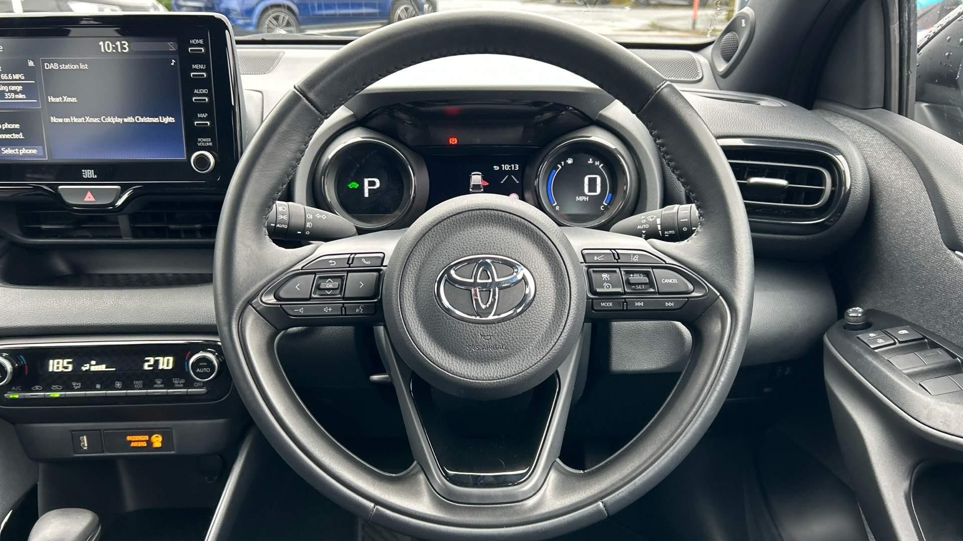 Toyota Yaris Image 14