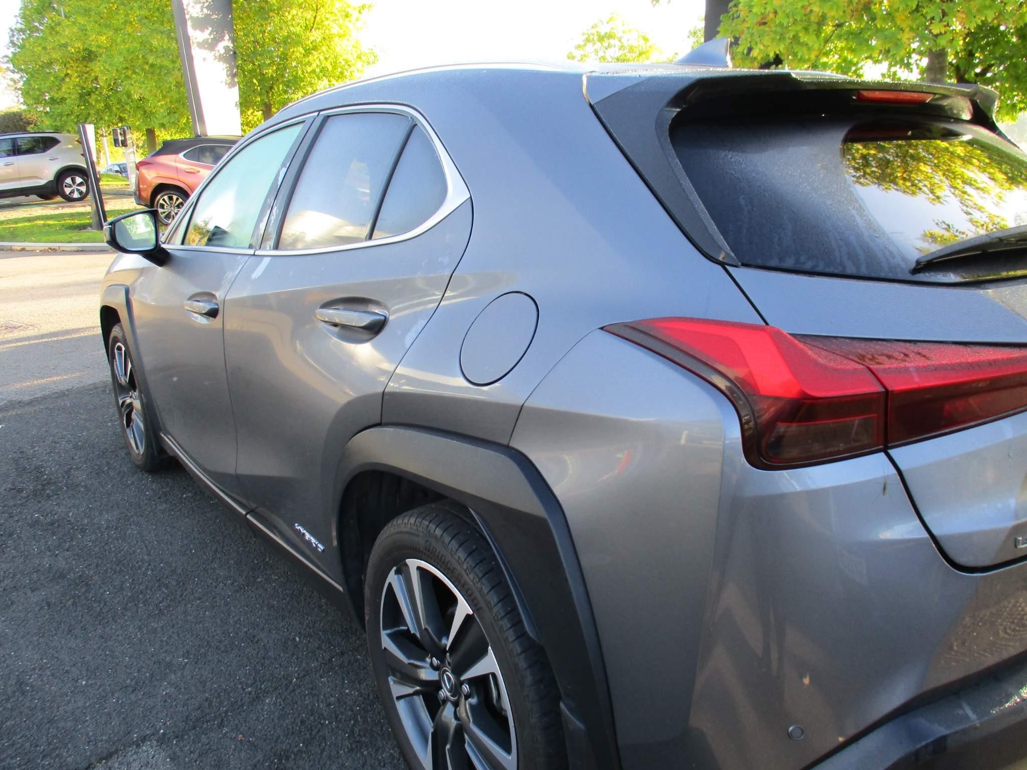 Lexus UX Self-Charging Hybrid Image 42