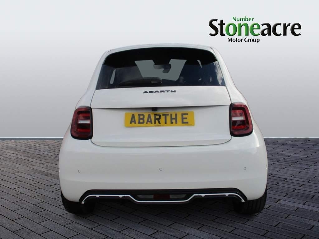 Abarth 500e Image 4