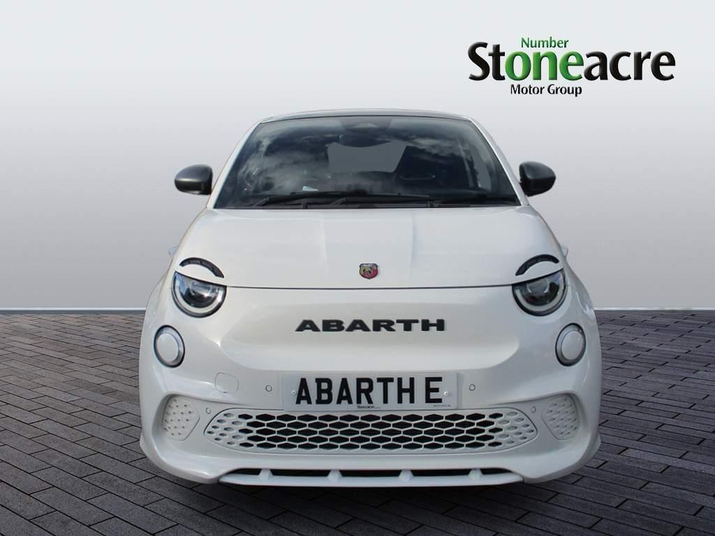 Abarth 500e Image 8