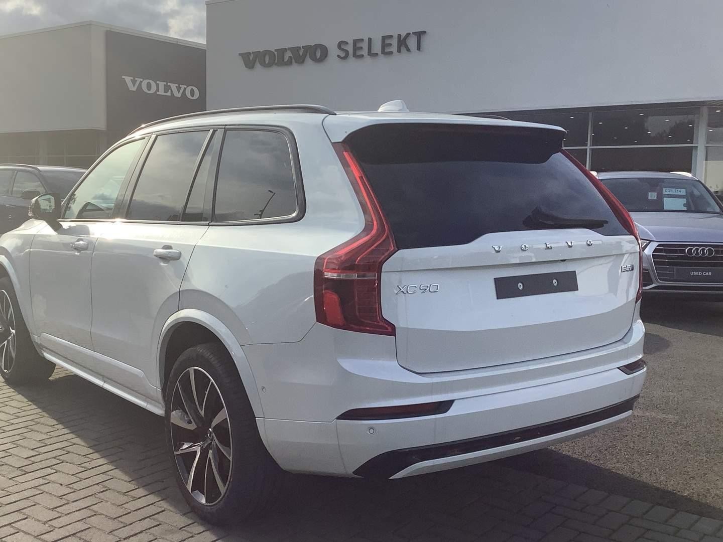 Volvo XC90 Image 2