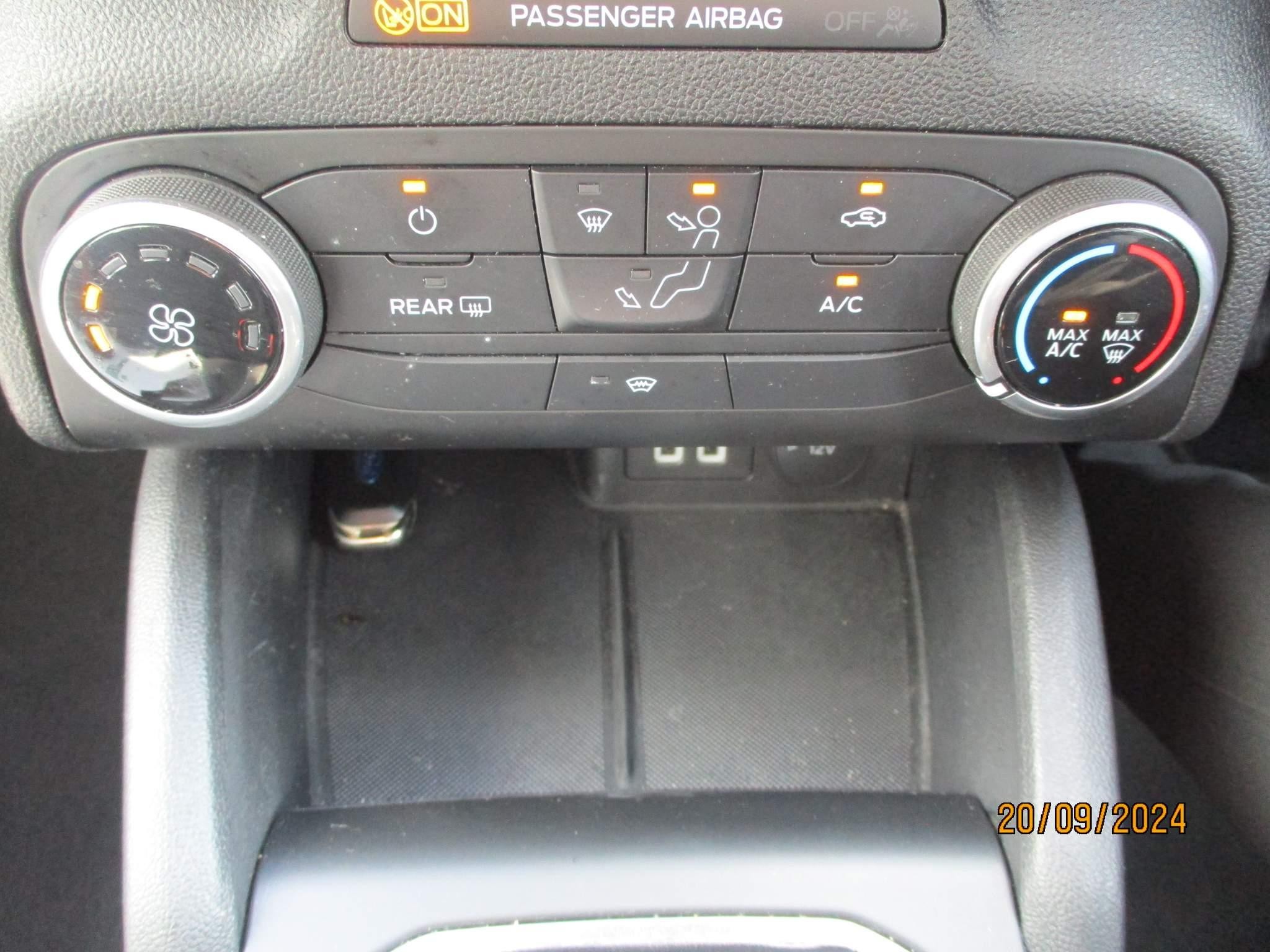 Ford Focus Image 16