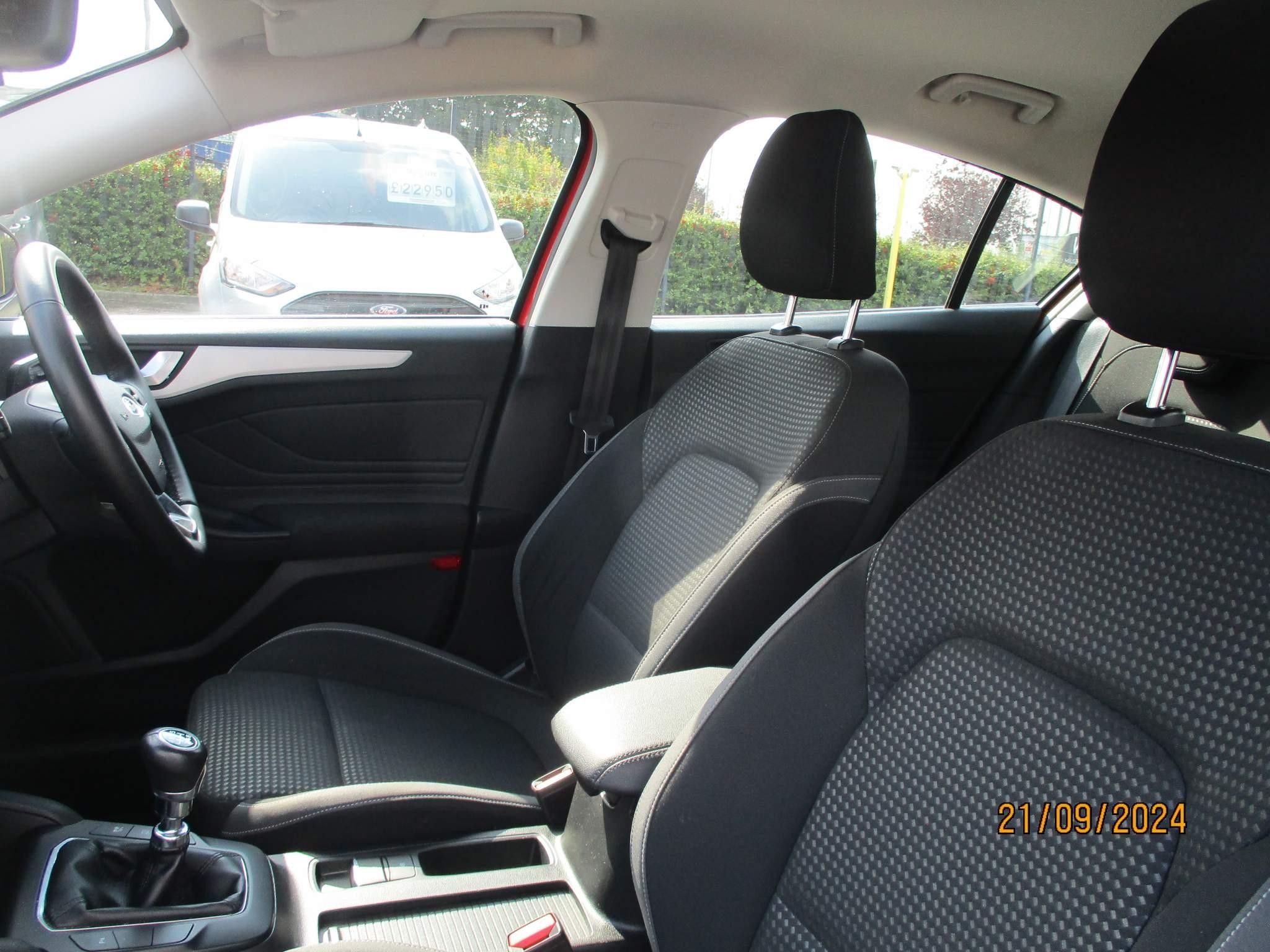 Ford Focus Image 19