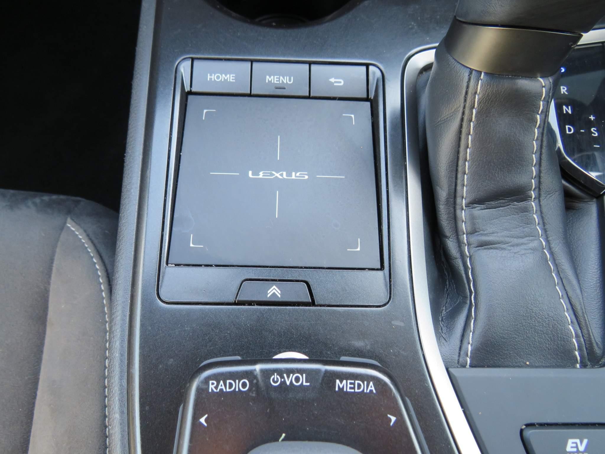 Lexus UX 250h Image 31