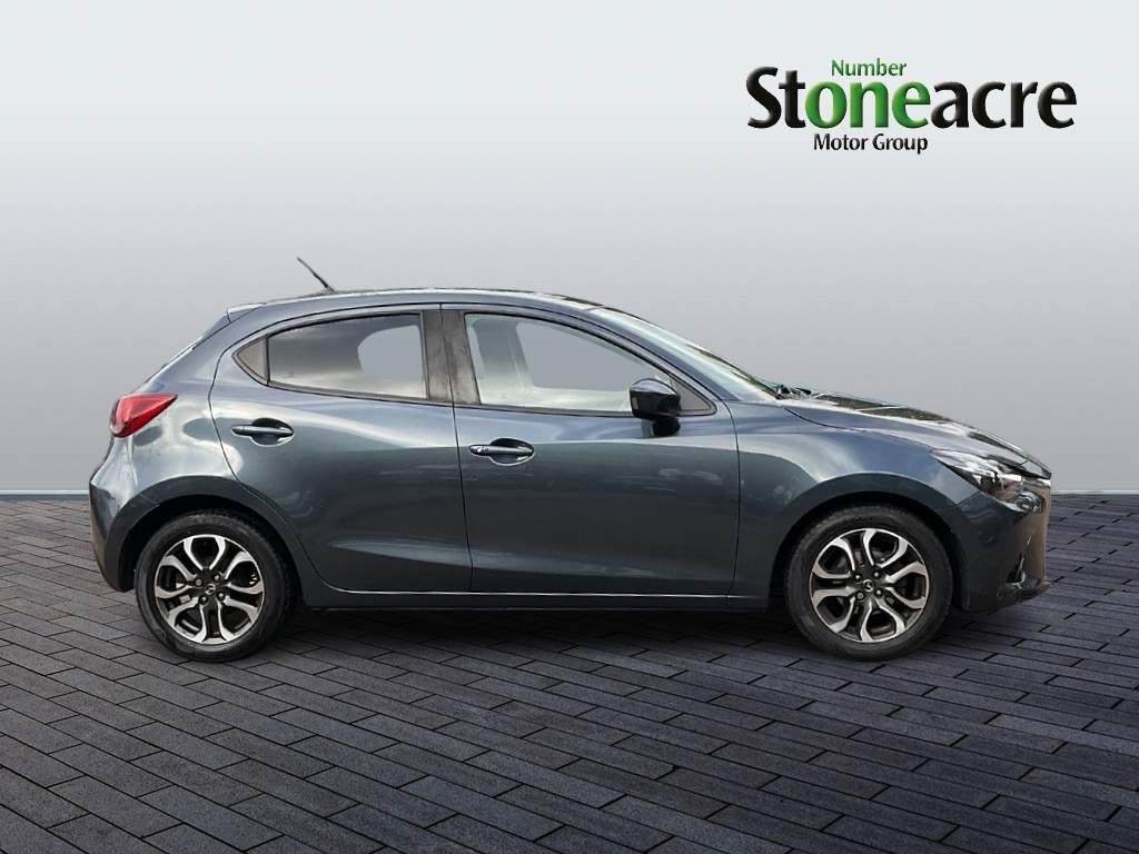 Mazda Mazda2 Image 2