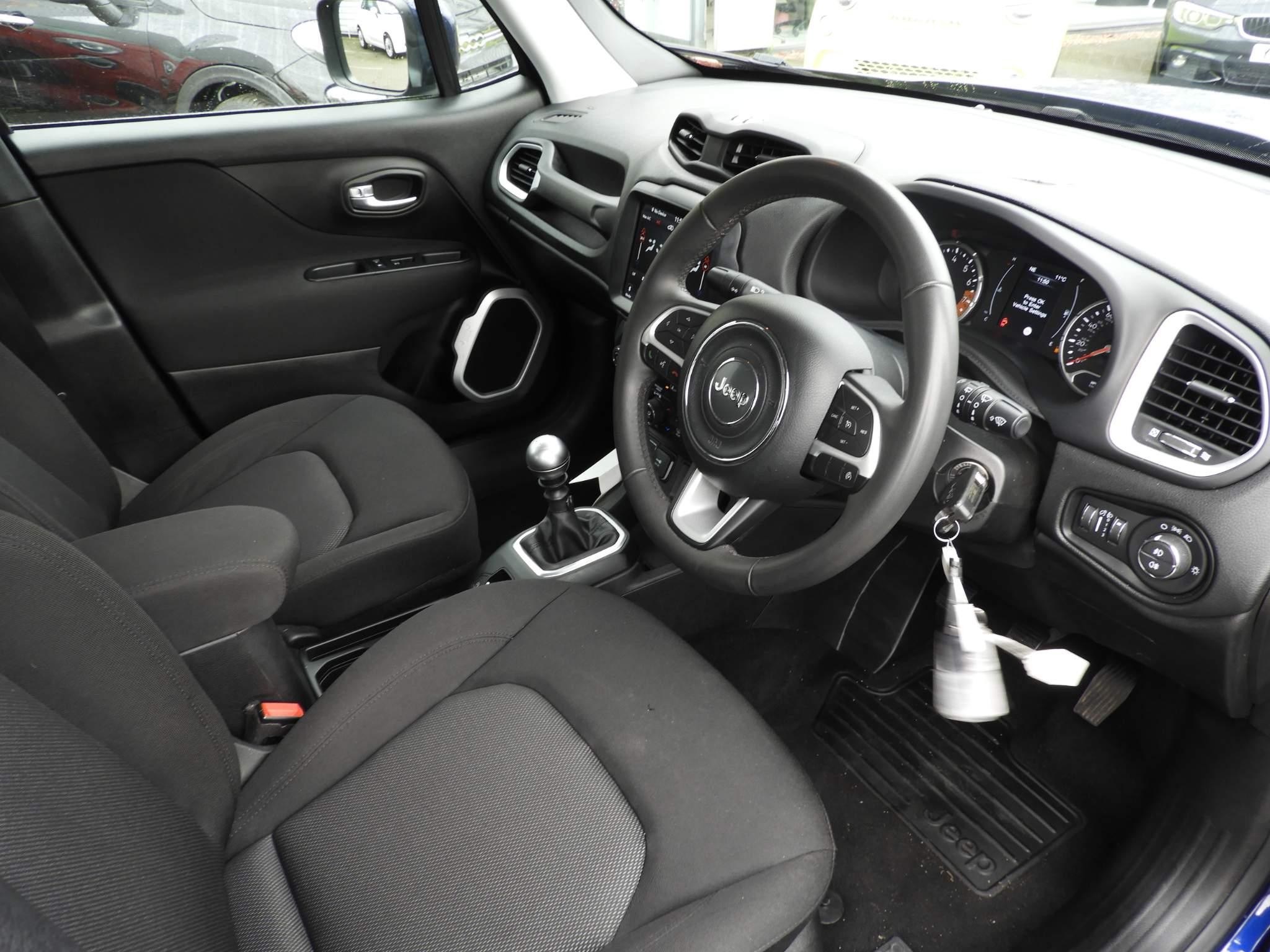 Jeep Renegade Image 10