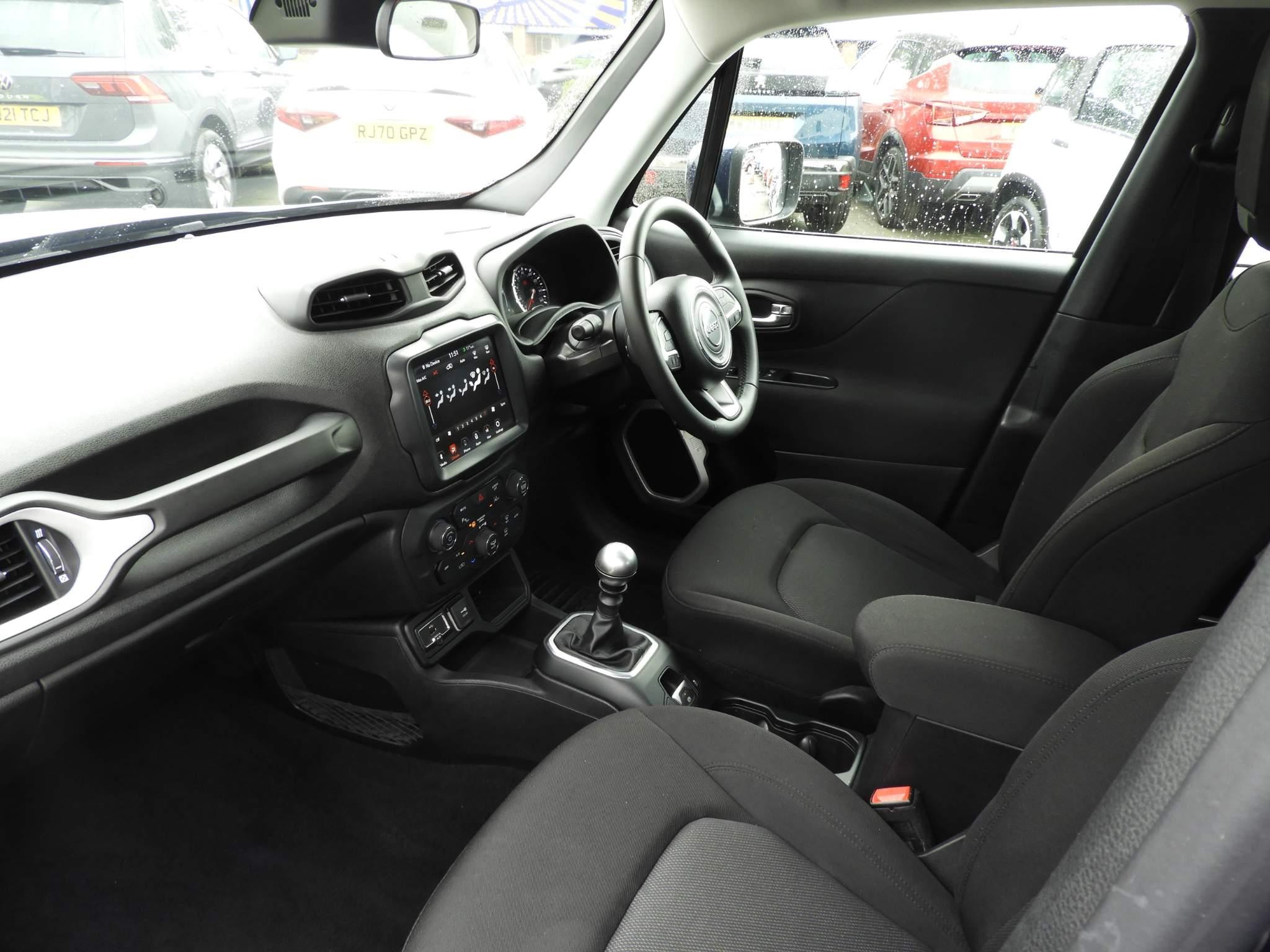 Jeep Renegade Image 11