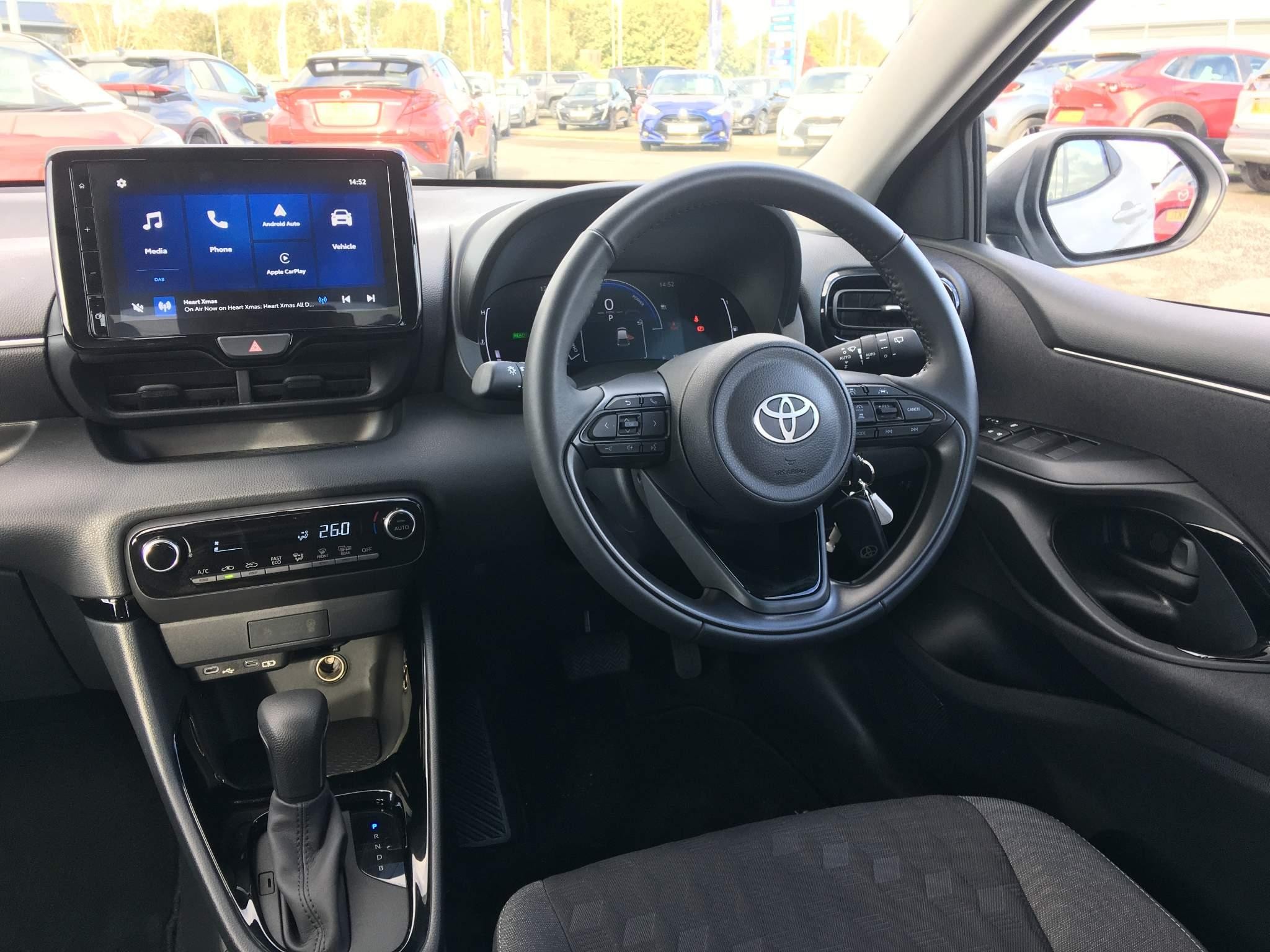 Toyota Yaris Image 14