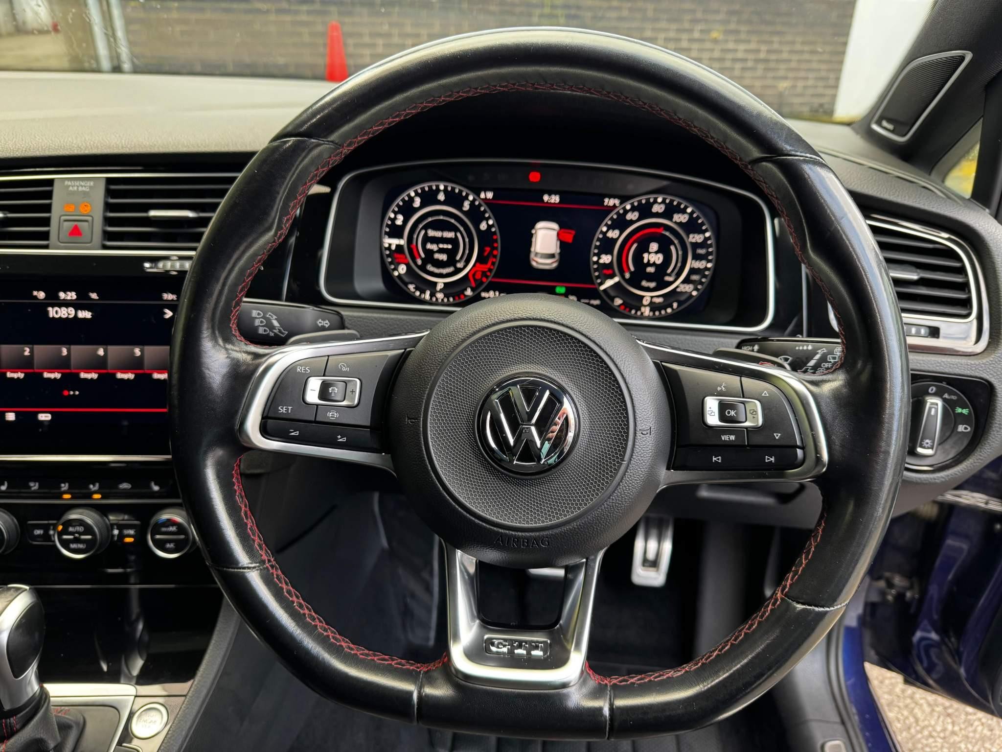 Volkswagen Golf Image 15