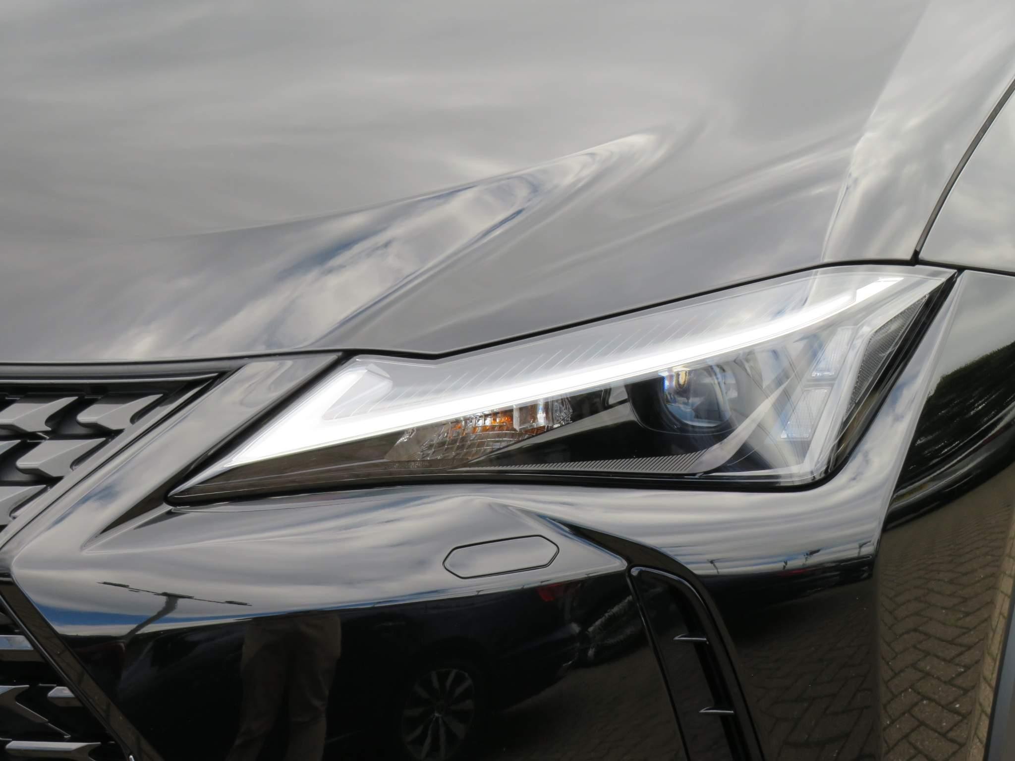 Lexus UX Image 38