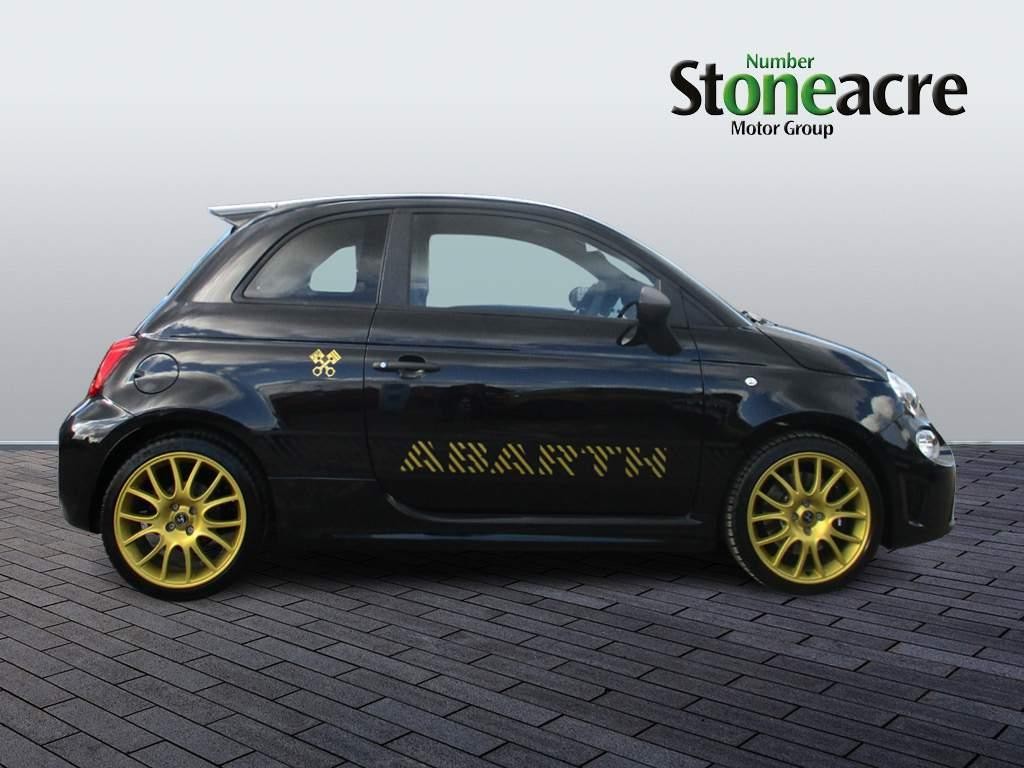 Abarth 695 Image 2