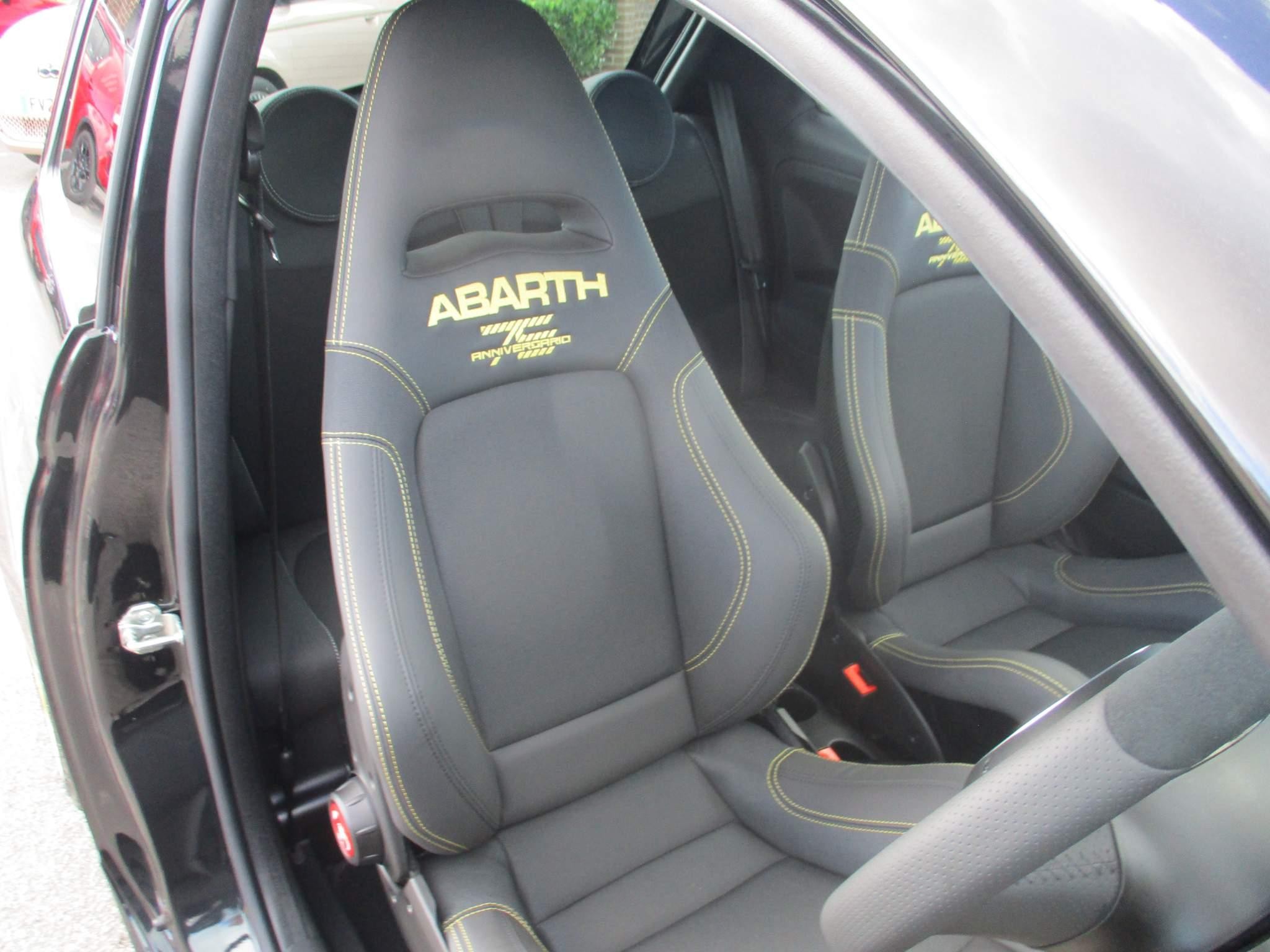 Abarth 695 Image 10