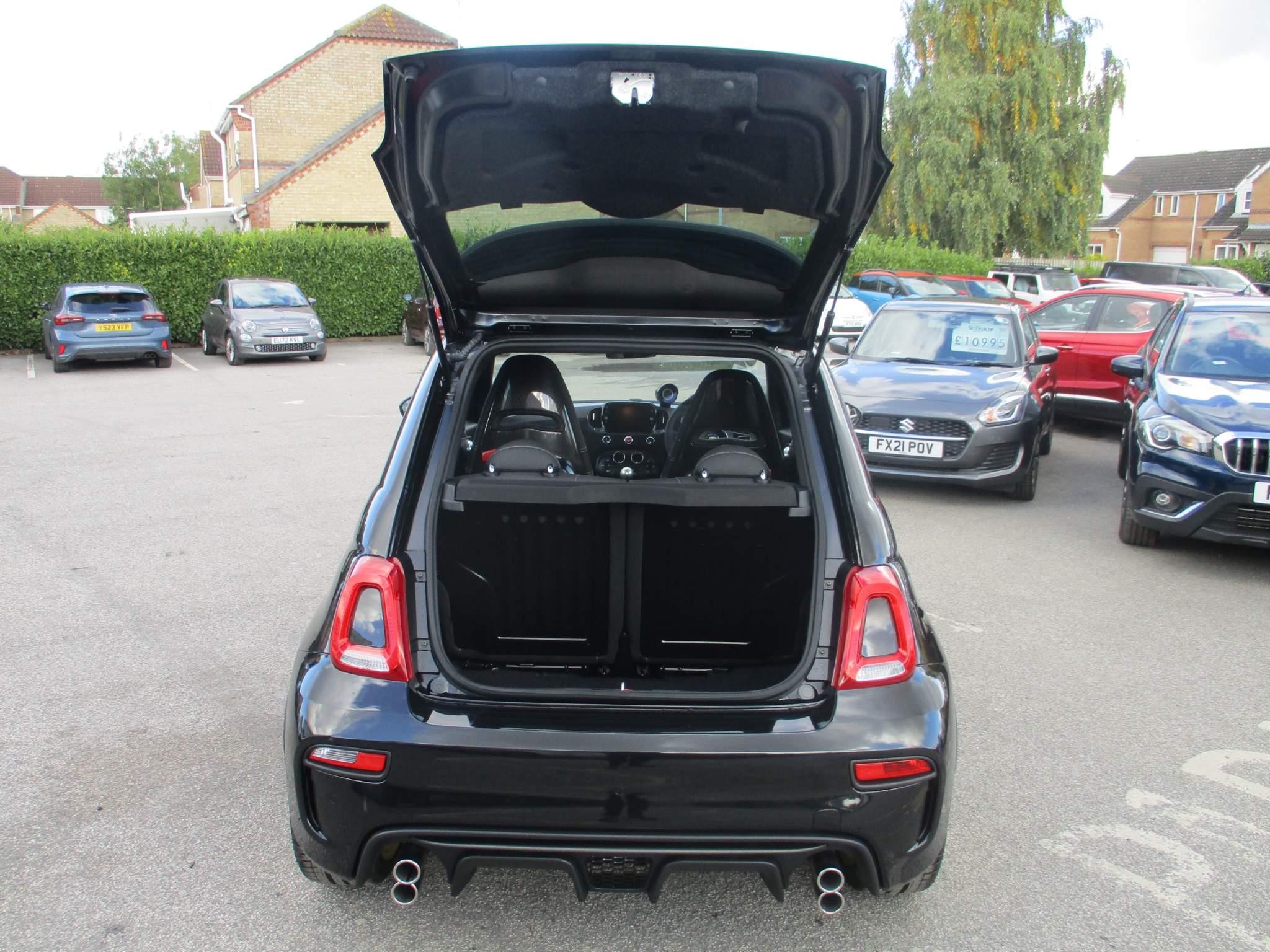 Abarth 695 Image 13