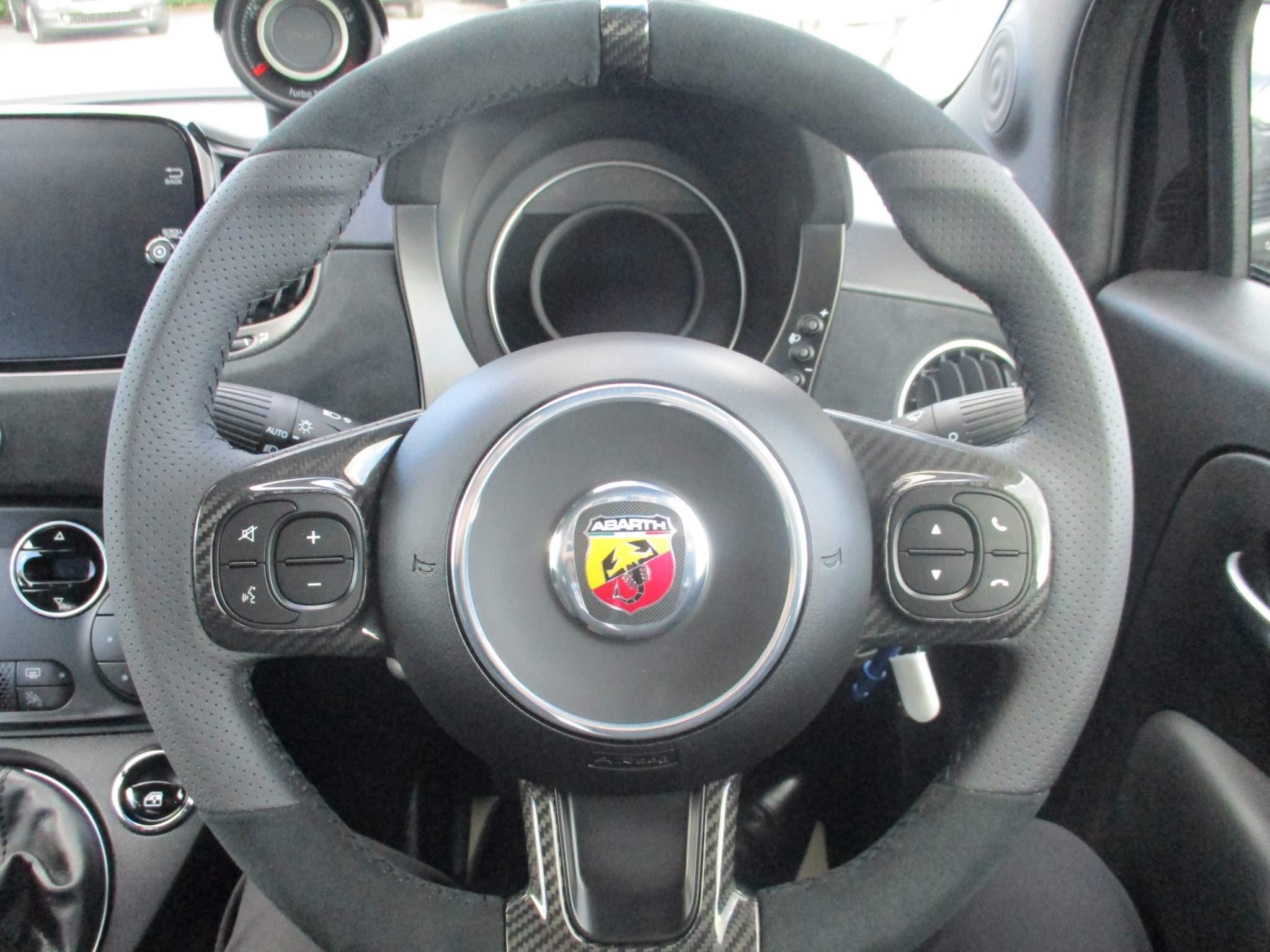 Abarth 695 Image 19