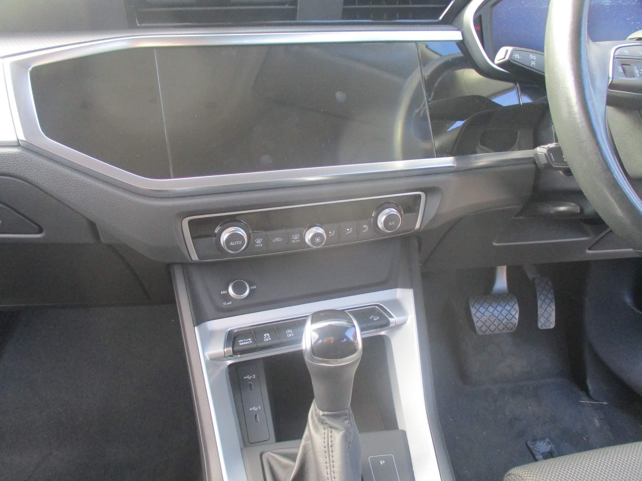 Audi Q3 Image 15