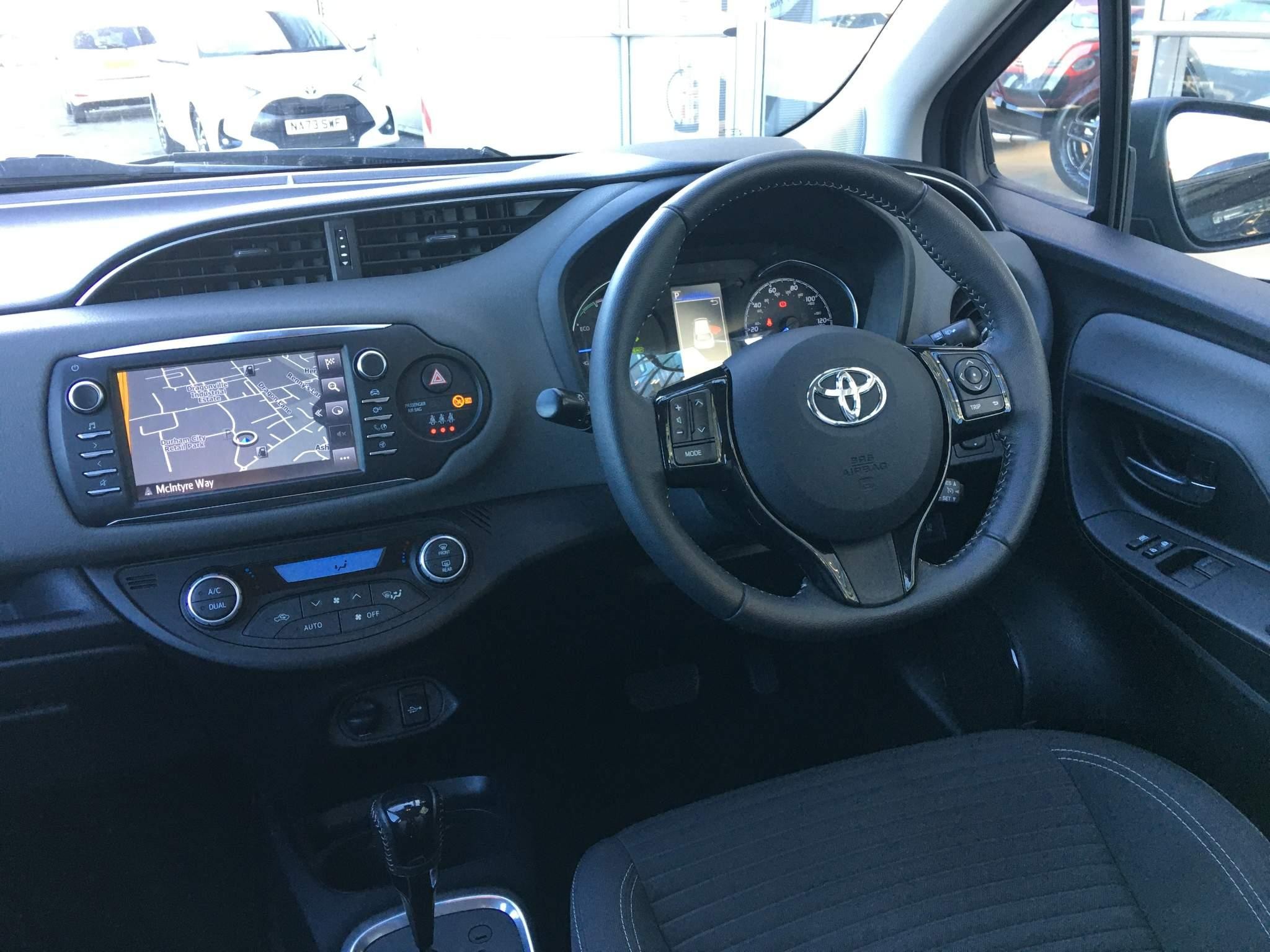 Toyota Yaris Image 14