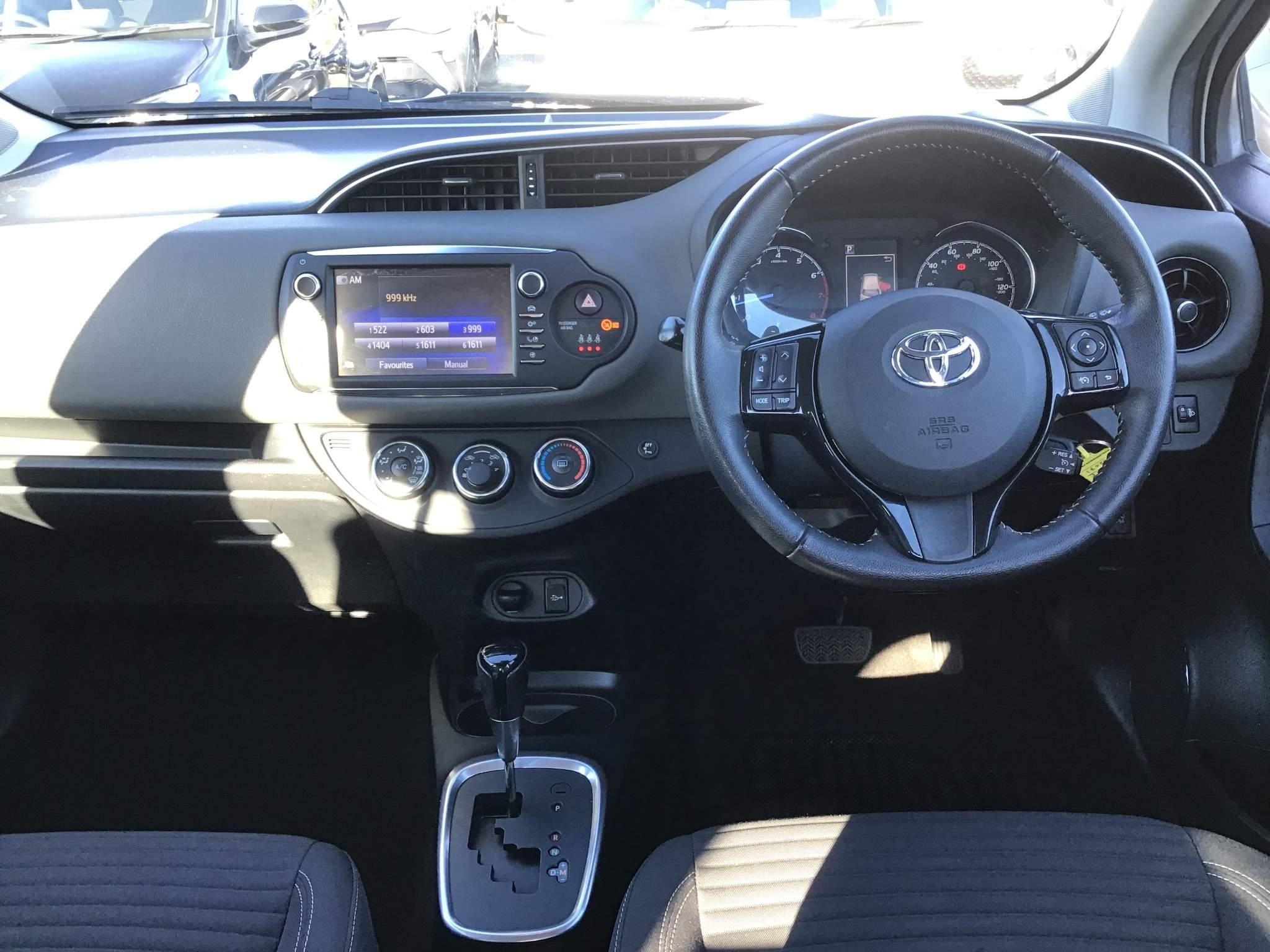 Toyota Yaris Image 14